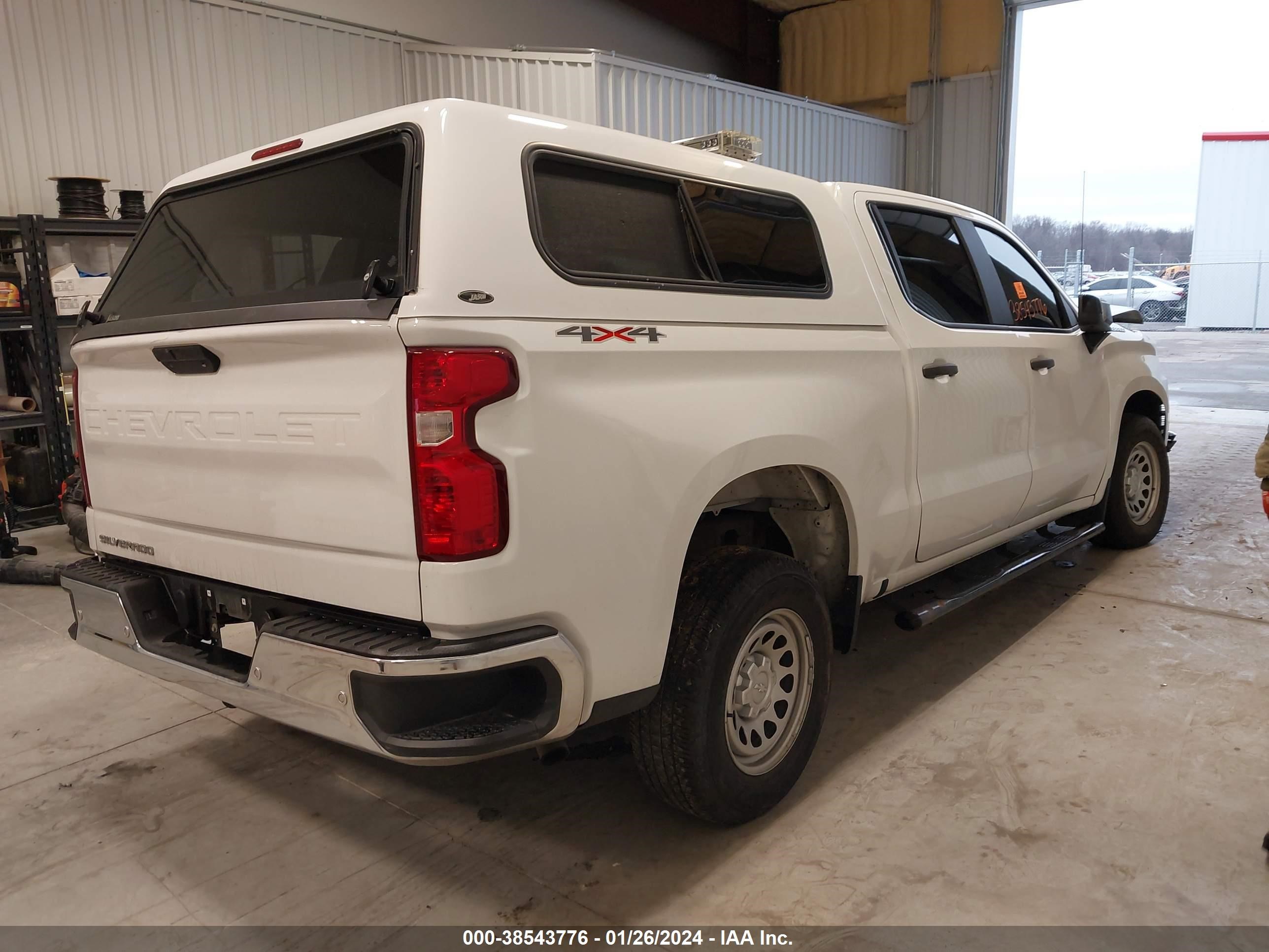 Photo 3 VIN: 1GCPYAEHXLZ236926 - CHEVROLET SILVERADO 