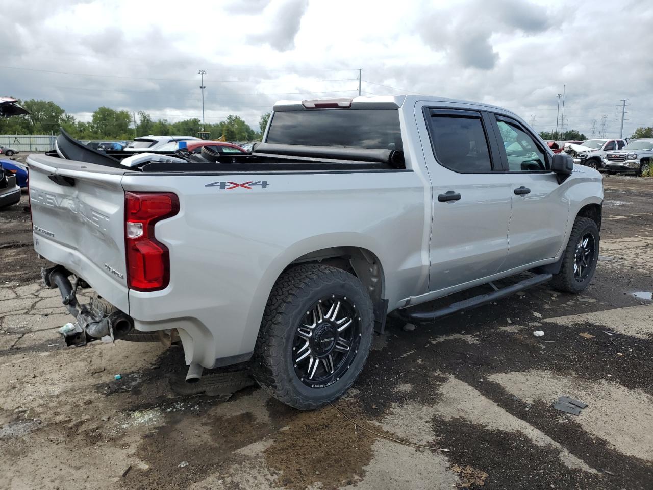 Photo 2 VIN: 1GCPYBEH8LZ323701 - CHEVROLET SILVERADO 