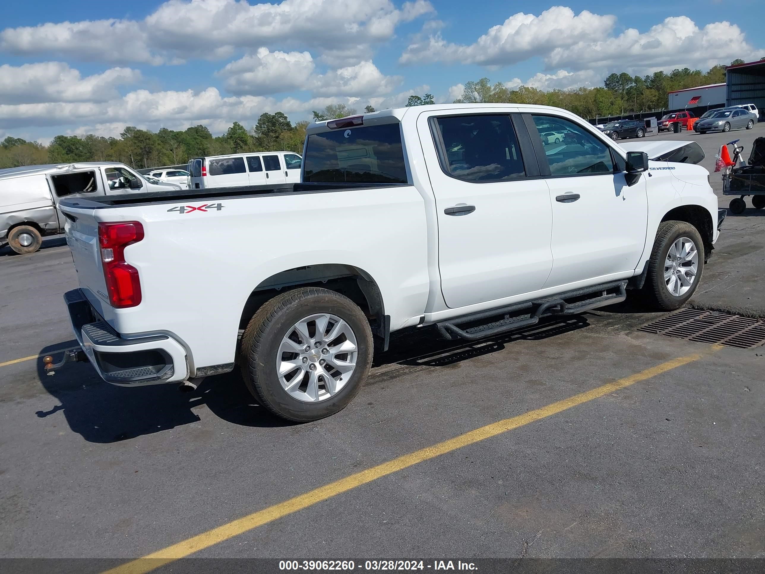 Photo 3 VIN: 1GCPYBEK4MZ114467 - CHEVROLET SILVERADO 