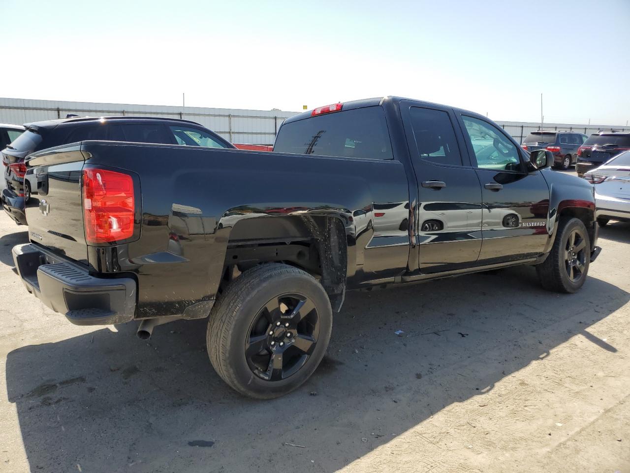 Photo 2 VIN: 1GCRCNEC1HZ339470 - CHEVROLET SILVERADO 