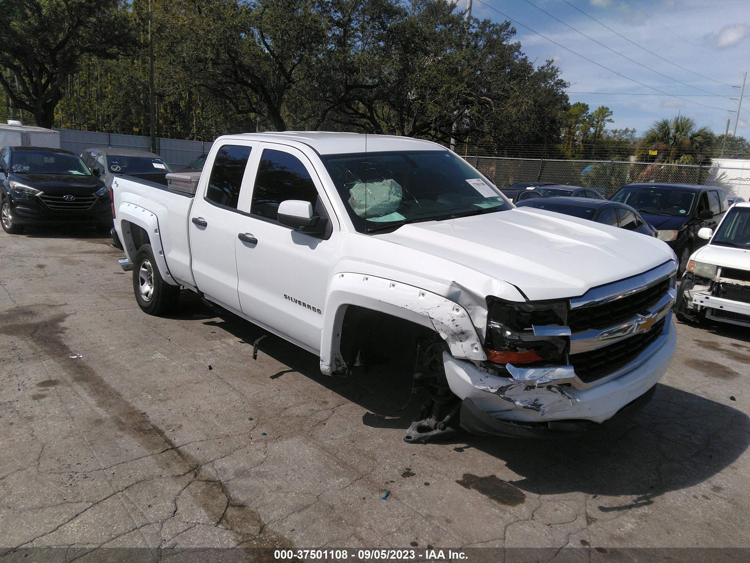 Photo 1 VIN: 1GCRCNEH2HZ325752 - CHEVROLET SILVERADO 