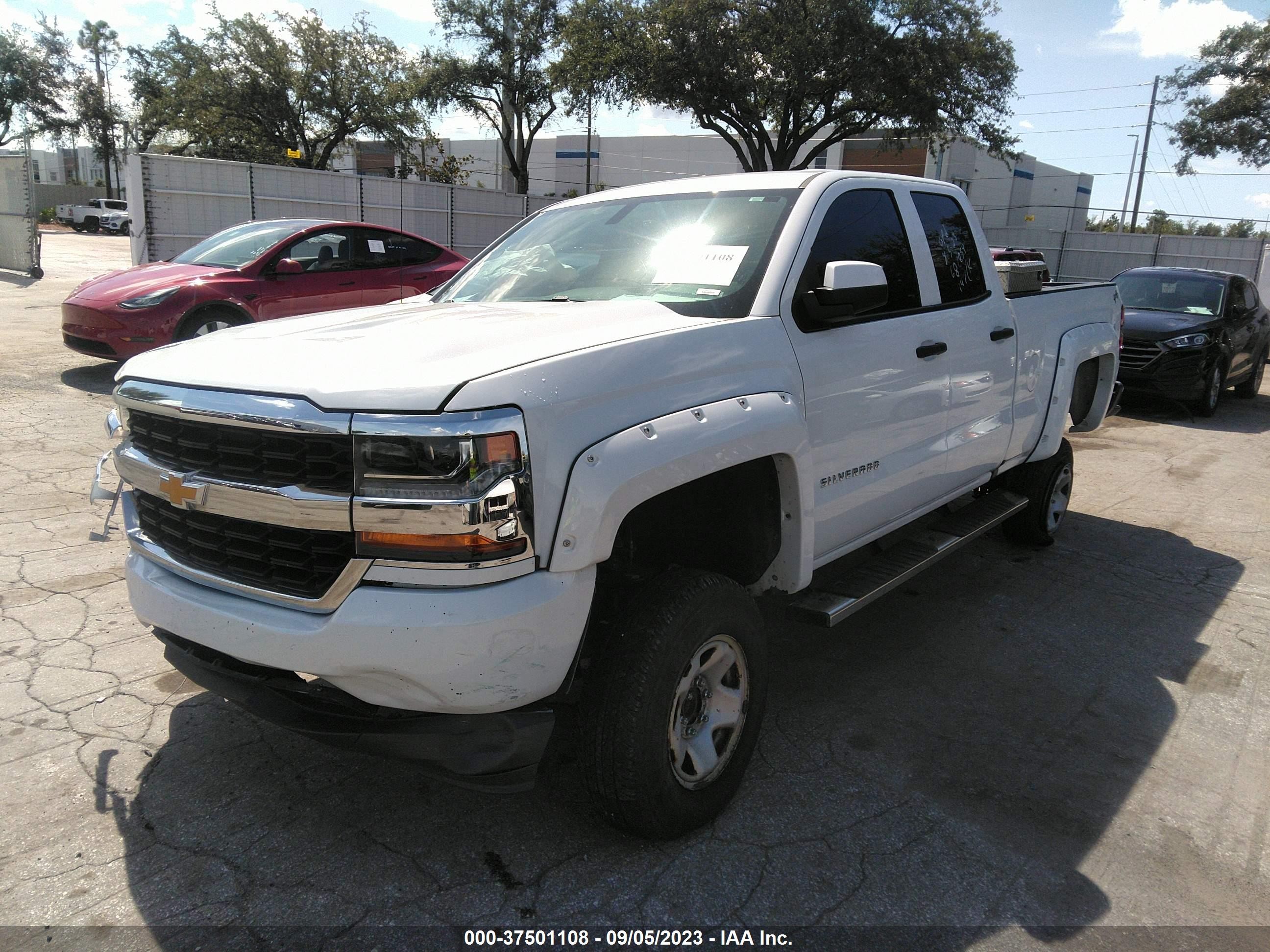 Photo 2 VIN: 1GCRCNEH2HZ325752 - CHEVROLET SILVERADO 