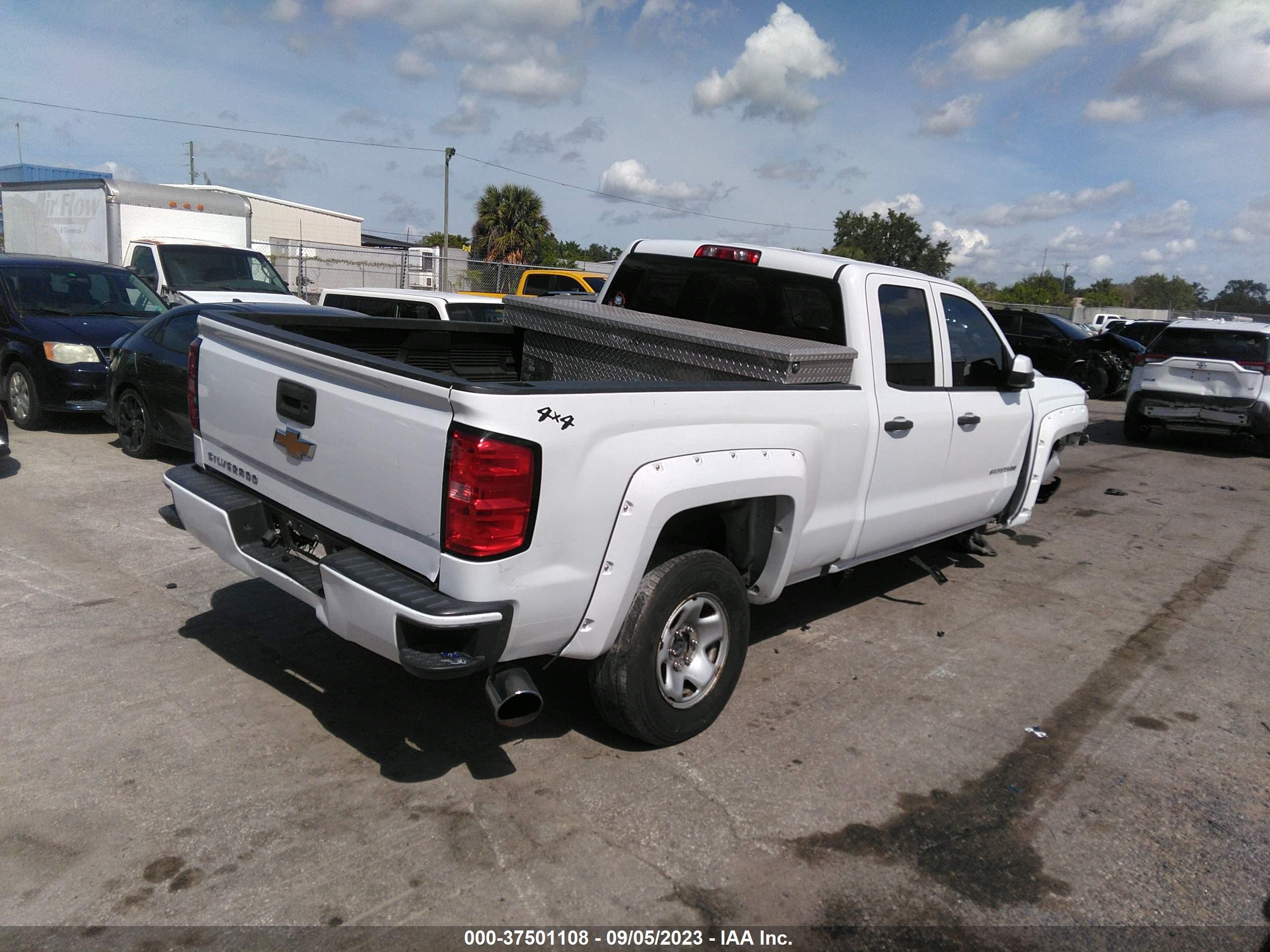 Photo 4 VIN: 1GCRCNEH2HZ325752 - CHEVROLET SILVERADO 