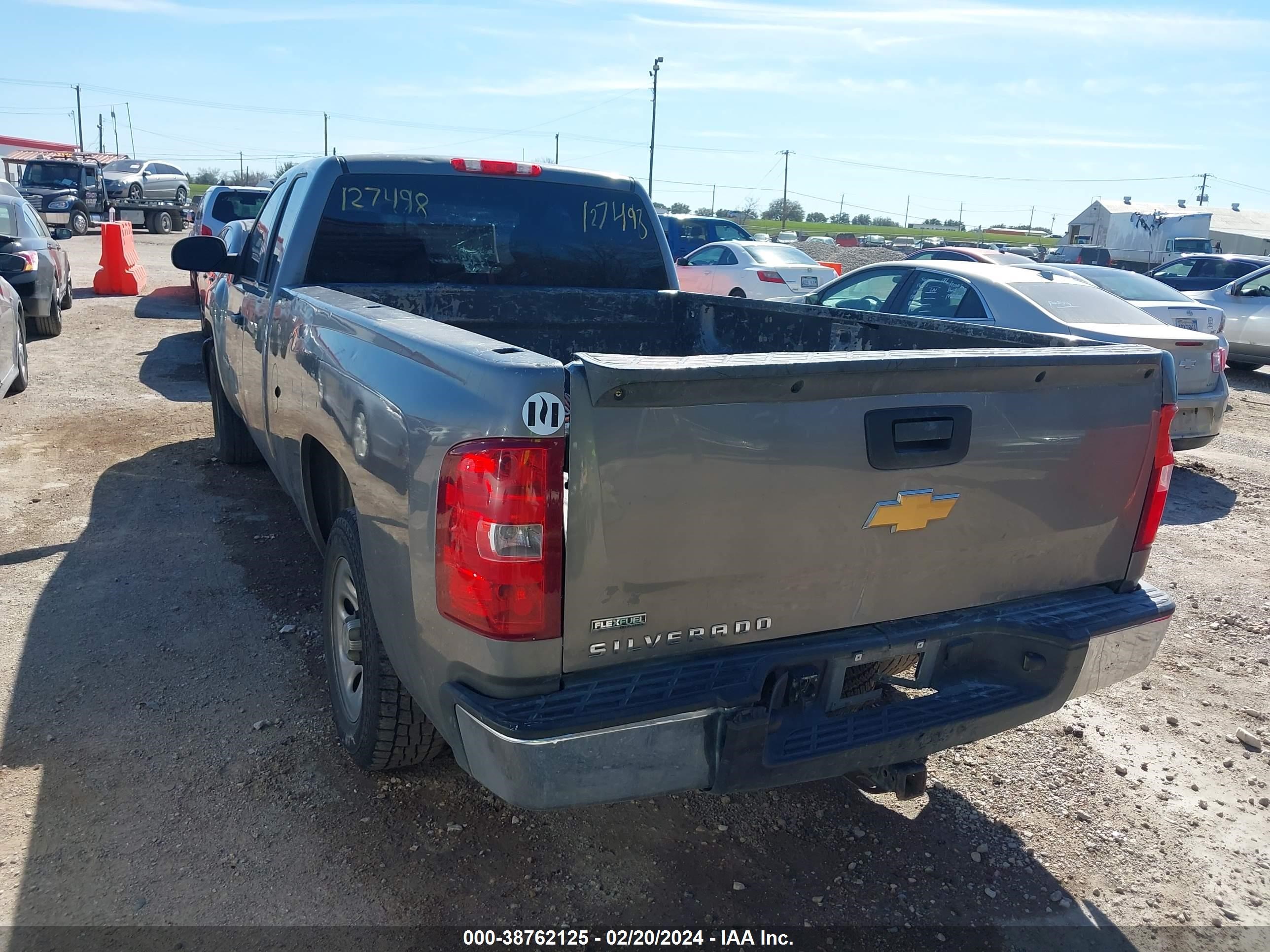 Photo 2 VIN: 1GCRCPE01CZ127498 - CHEVROLET SILVERADO 