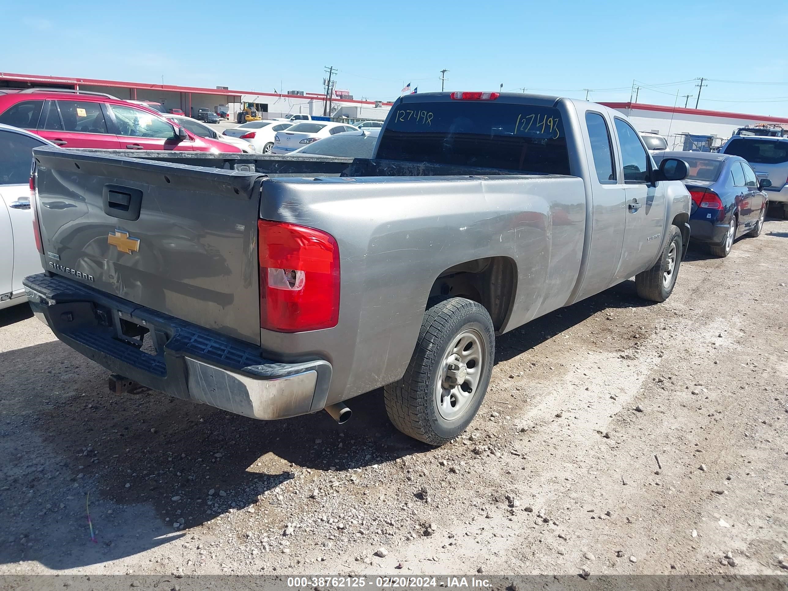 Photo 3 VIN: 1GCRCPE01CZ127498 - CHEVROLET SILVERADO 