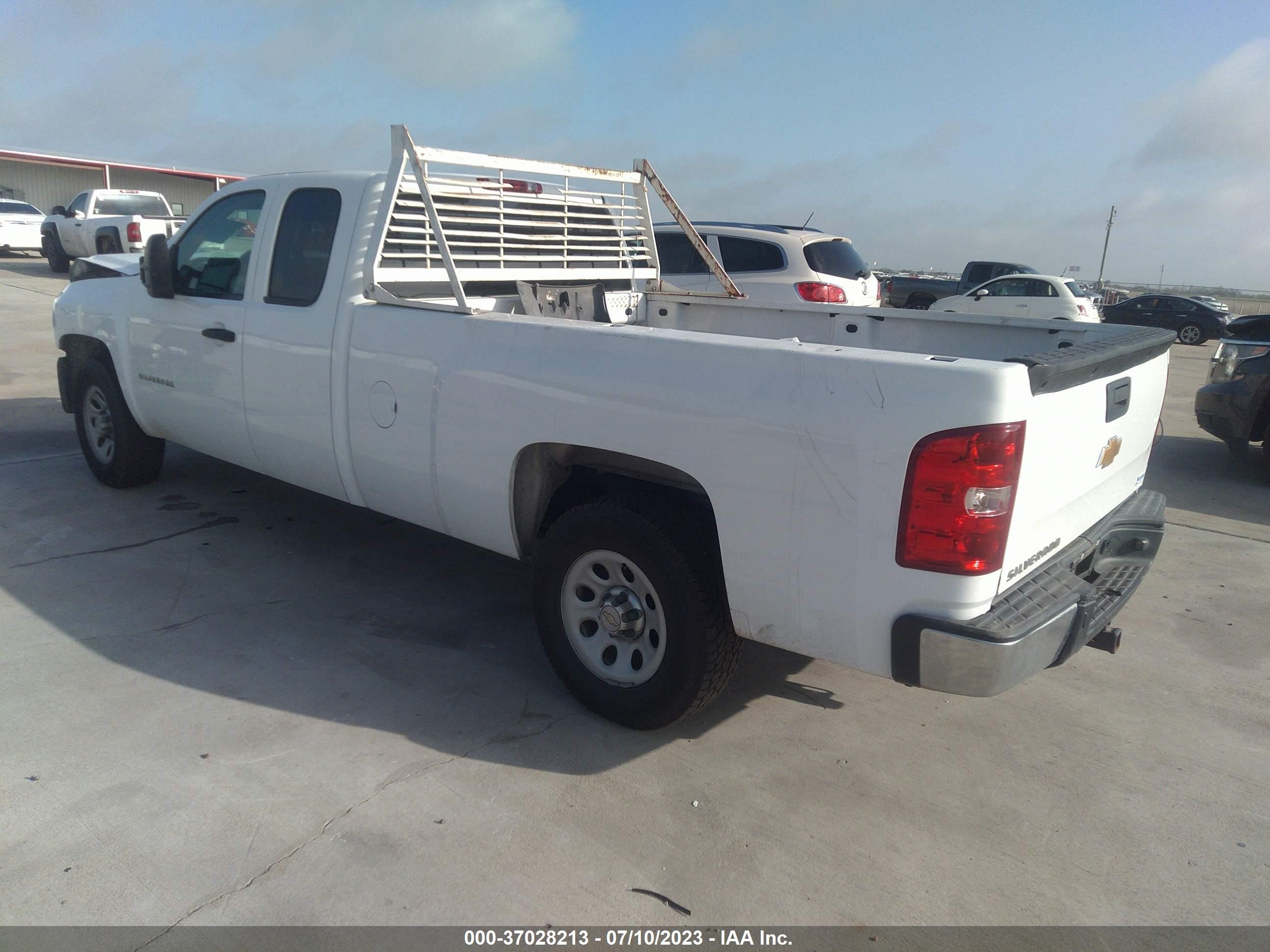 Photo 2 VIN: 1GCRCPE01DZ268685 - CHEVROLET SILVERADO 