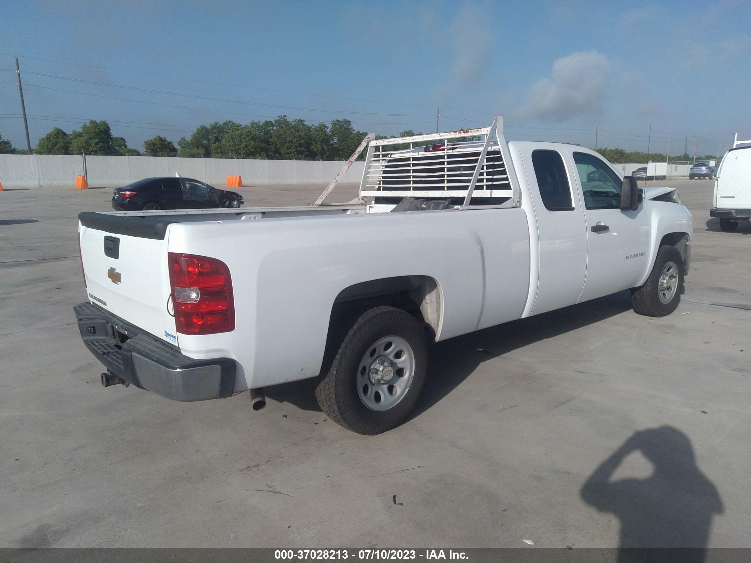 Photo 3 VIN: 1GCRCPE01DZ268685 - CHEVROLET SILVERADO 