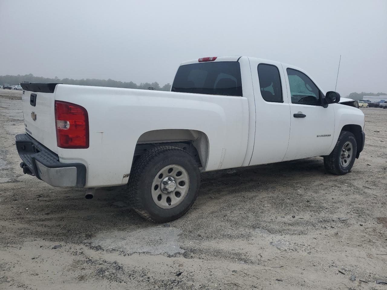 Photo 2 VIN: 1GCRCPEA5BZ209399 - CHEVROLET SILVERADO 