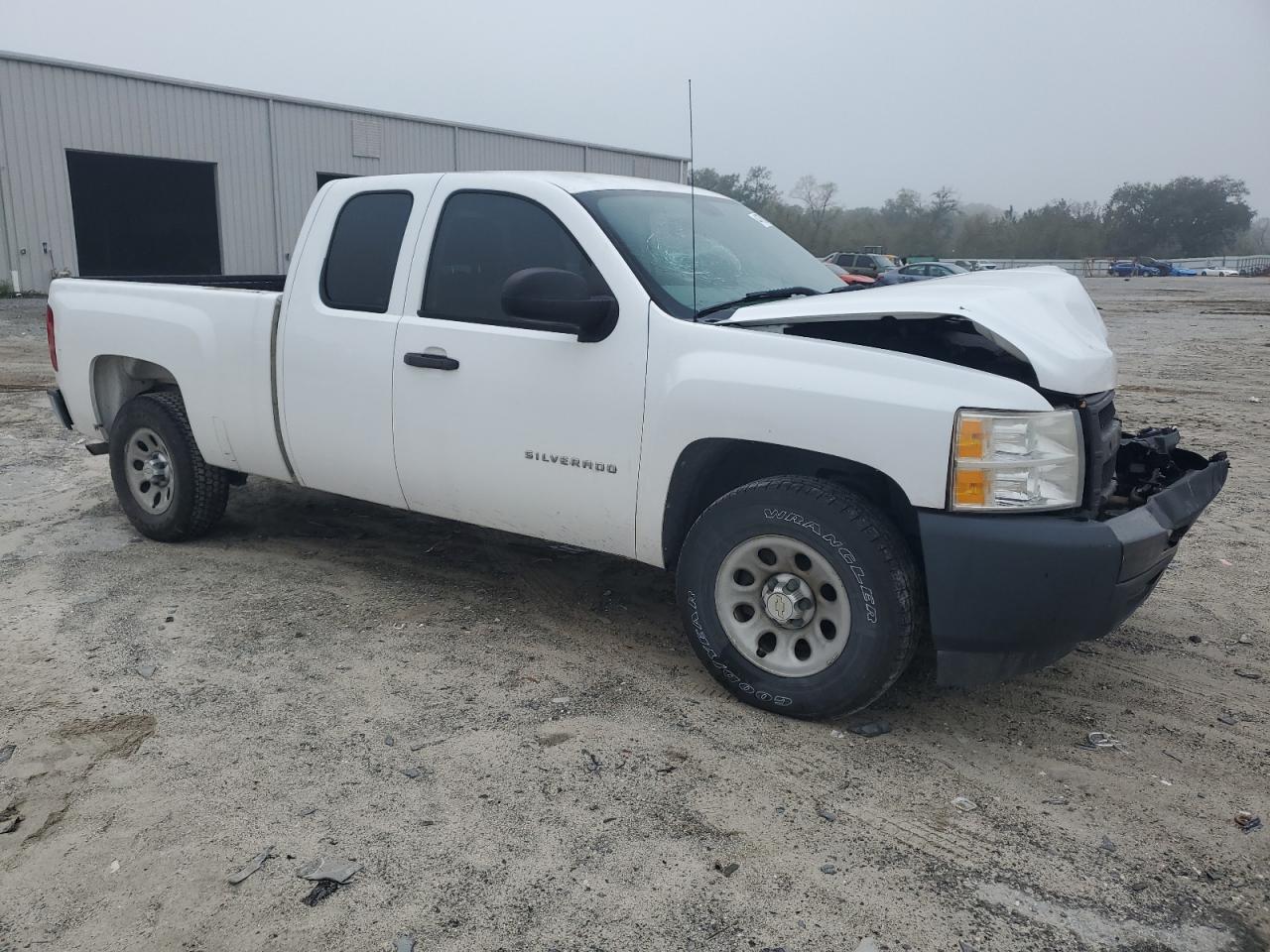 Photo 3 VIN: 1GCRCPEA5BZ209399 - CHEVROLET SILVERADO 