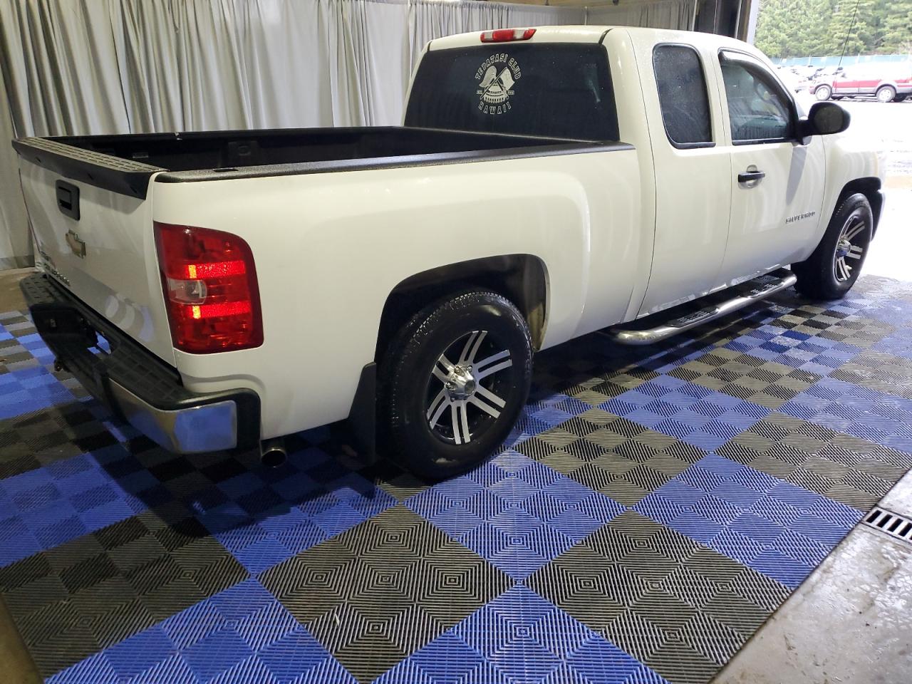 Photo 2 VIN: 1GCRCPEA8BZ442144 - CHEVROLET SILVERADO 