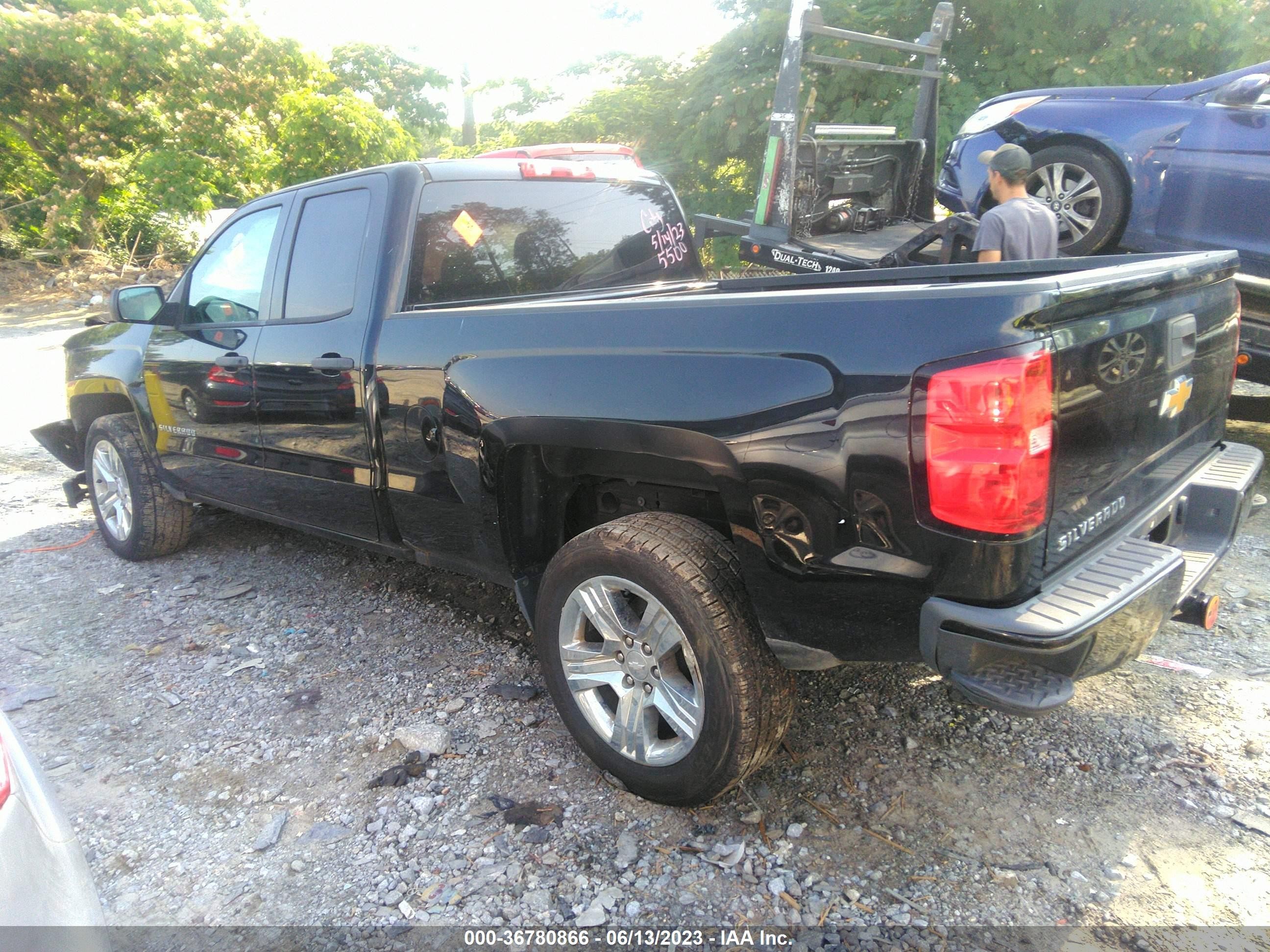 Photo 2 VIN: 1GCRCPEC5HZ125500 - CHEVROLET SILVERADO 