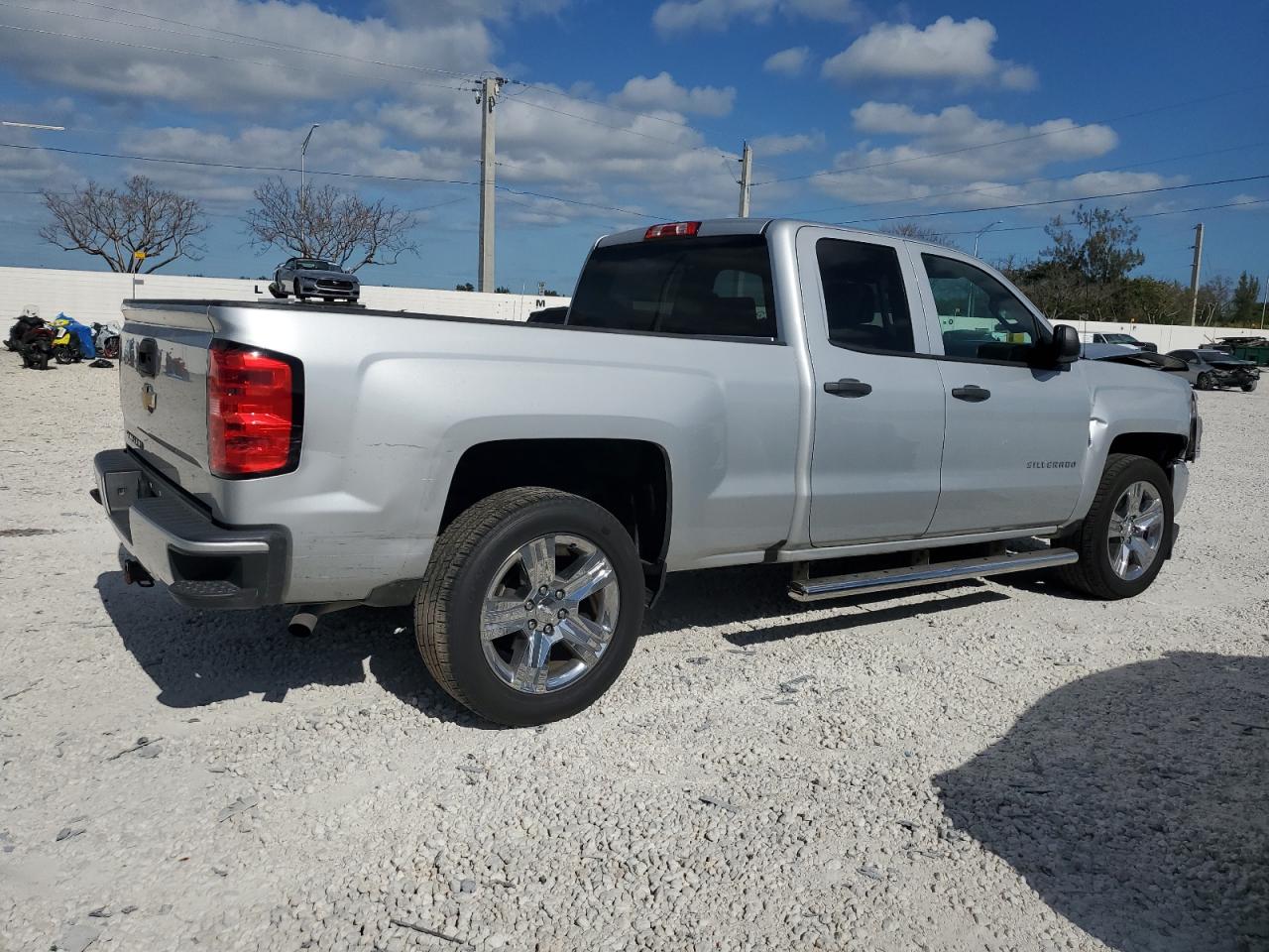 Photo 2 VIN: 1GCRCPEH9HZ351213 - CHEVROLET SILVERADO 