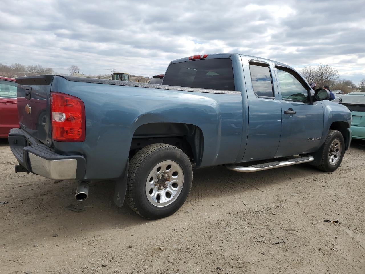 Photo 2 VIN: 1GCRCPEX3BZ440144 - CHEVROLET SILVERADO 