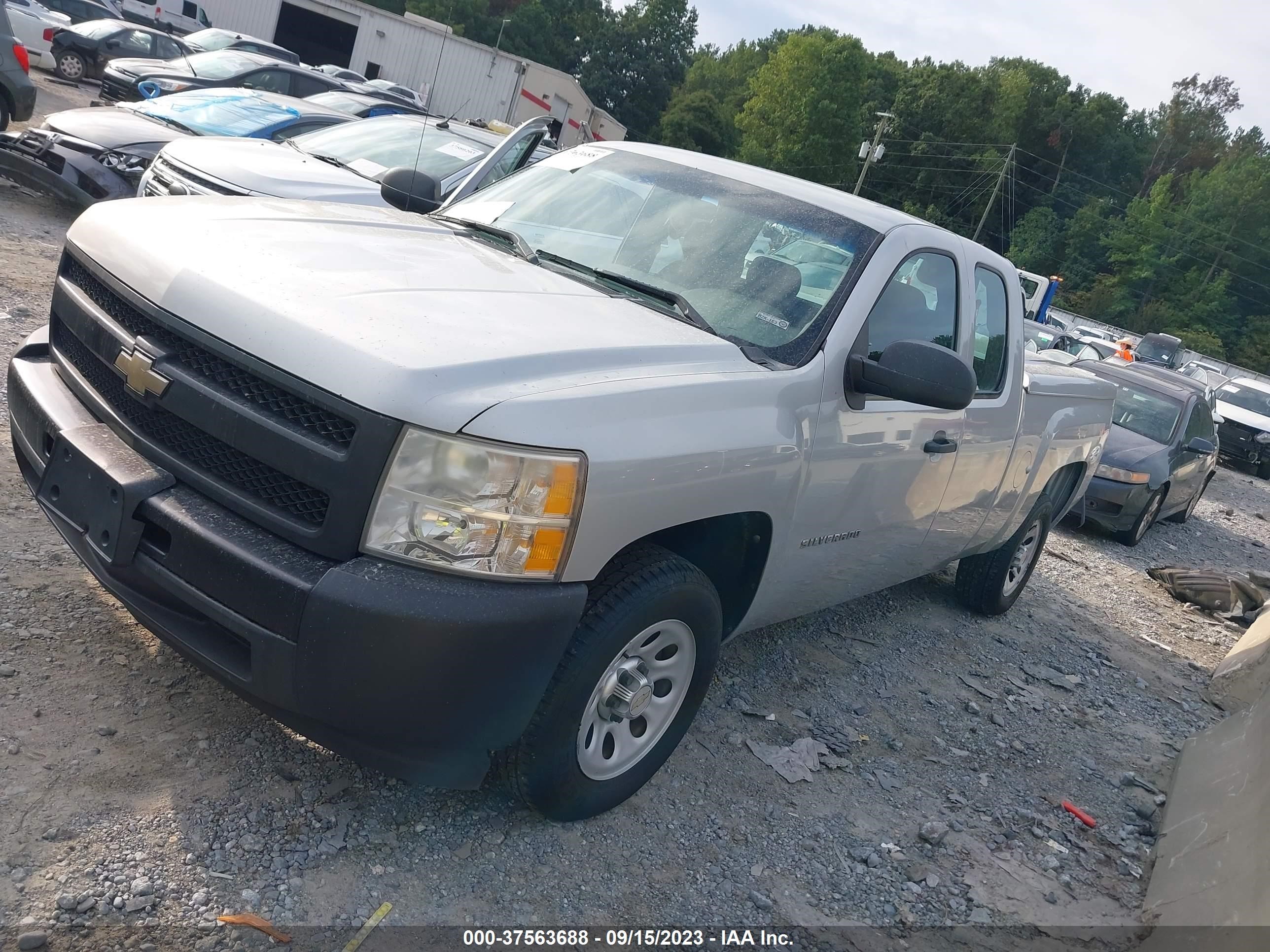 Photo 1 VIN: 1GCRCPEX6BZ356481 - CHEVROLET SILVERADO 