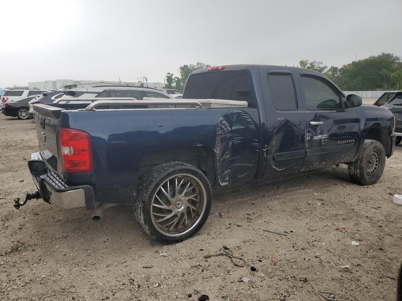 Photo 2 VIN: 1GCRCREA2BZ384494 - CHEVROLET SILVERADO 