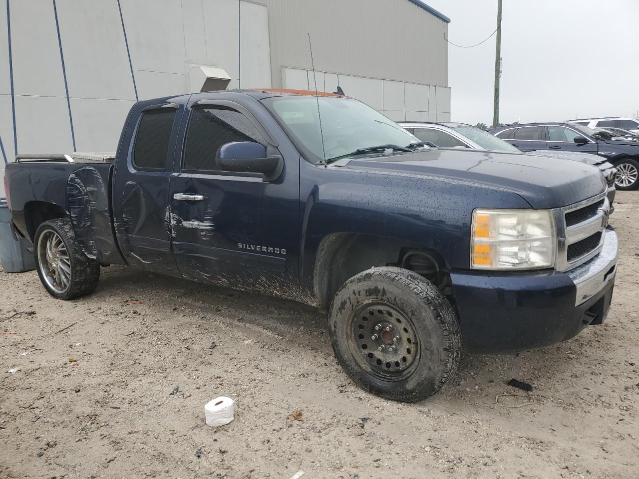 Photo 3 VIN: 1GCRCREA2BZ384494 - CHEVROLET SILVERADO 