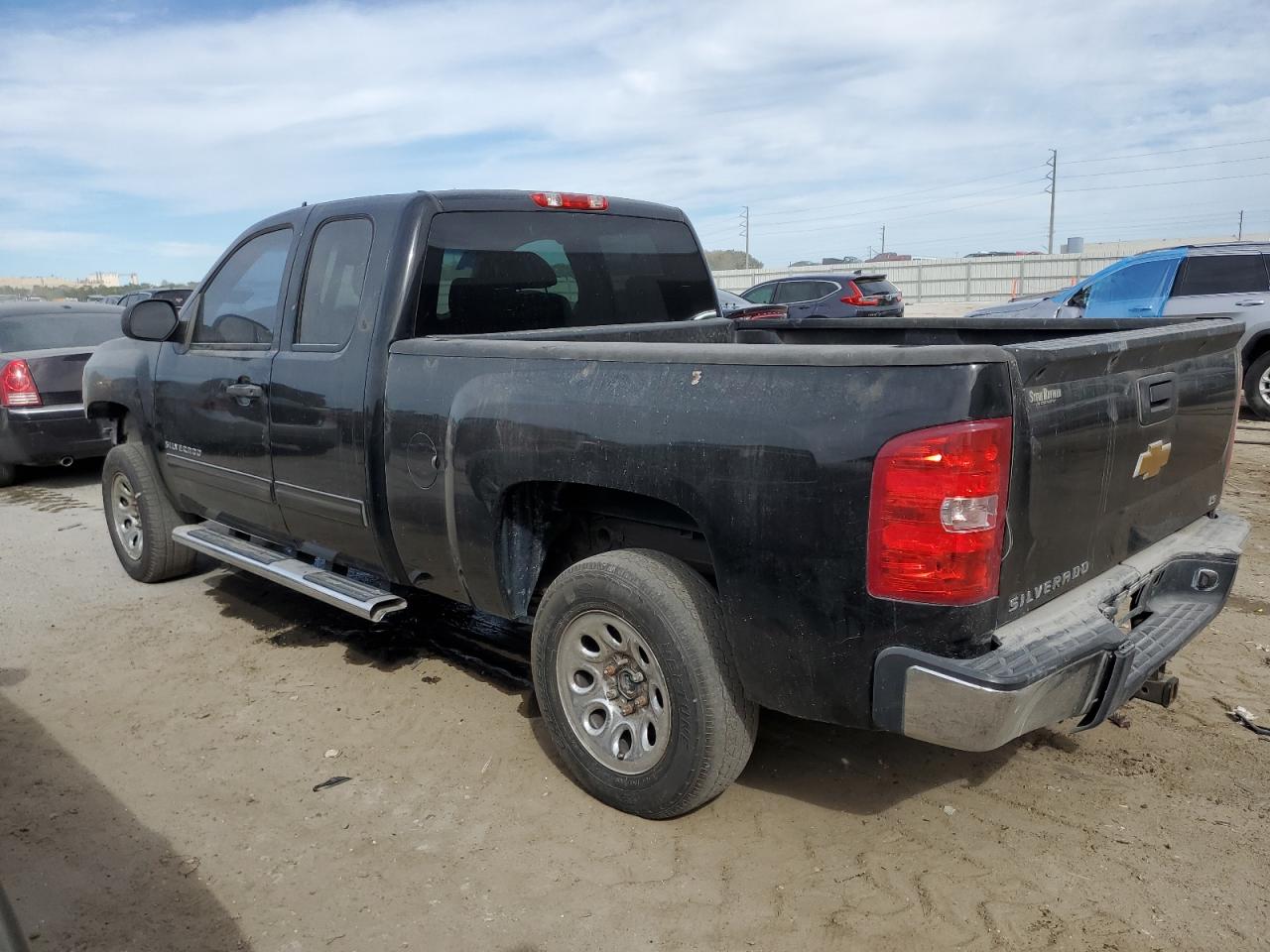 Photo 1 VIN: 1GCRCREA4DZ134323 - CHEVROLET SILVERADO 