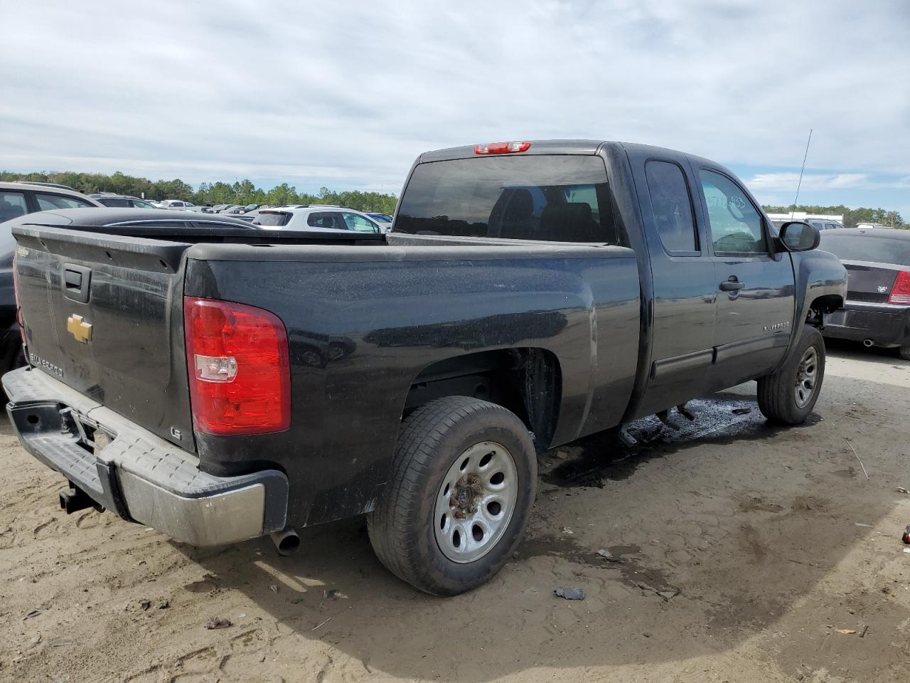 Photo 2 VIN: 1GCRCREA4DZ134323 - CHEVROLET SILVERADO 