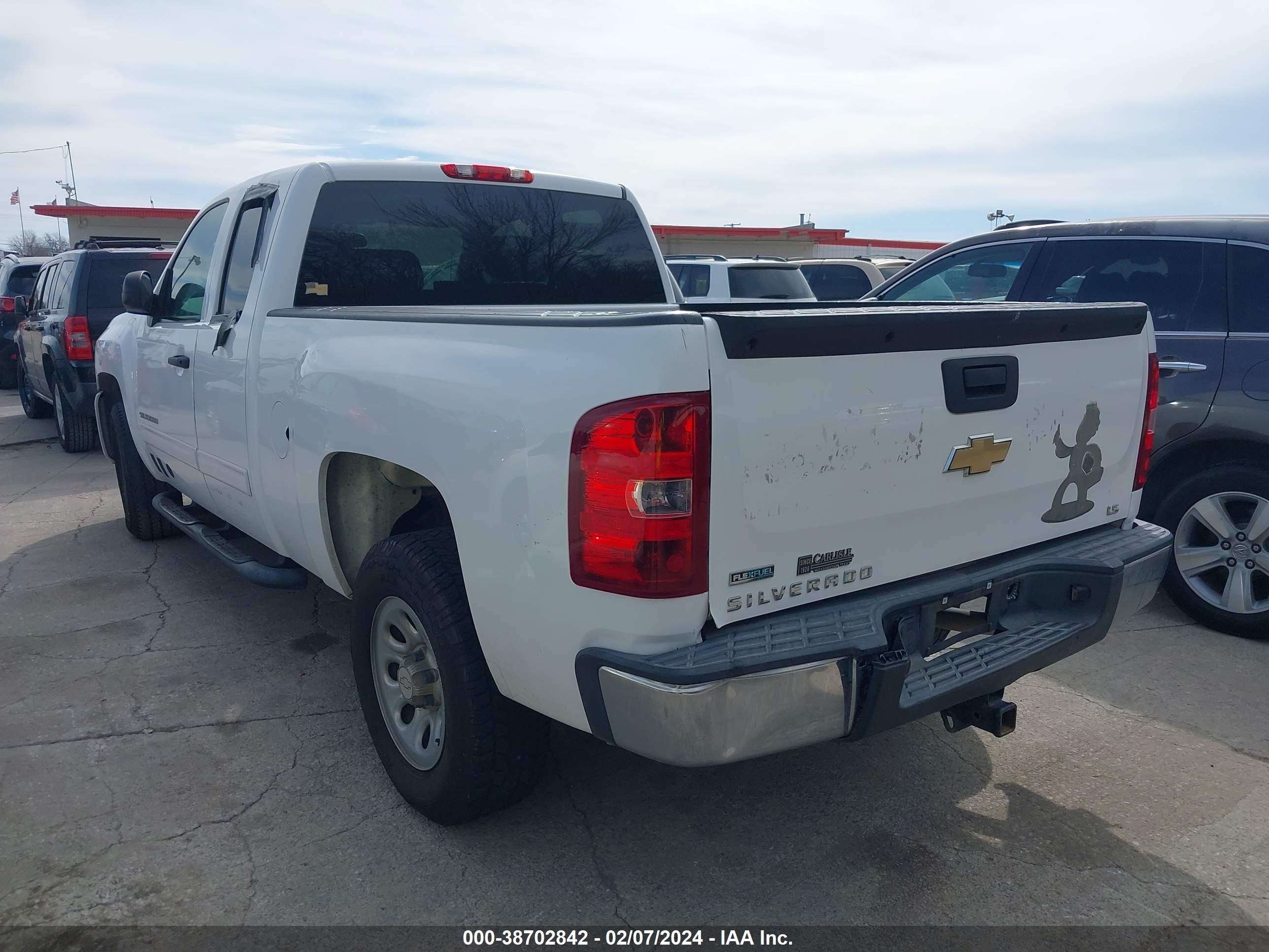 Photo 3 VIN: 1GCRCREAXBZ222094 - CHEVROLET SILVERADO 