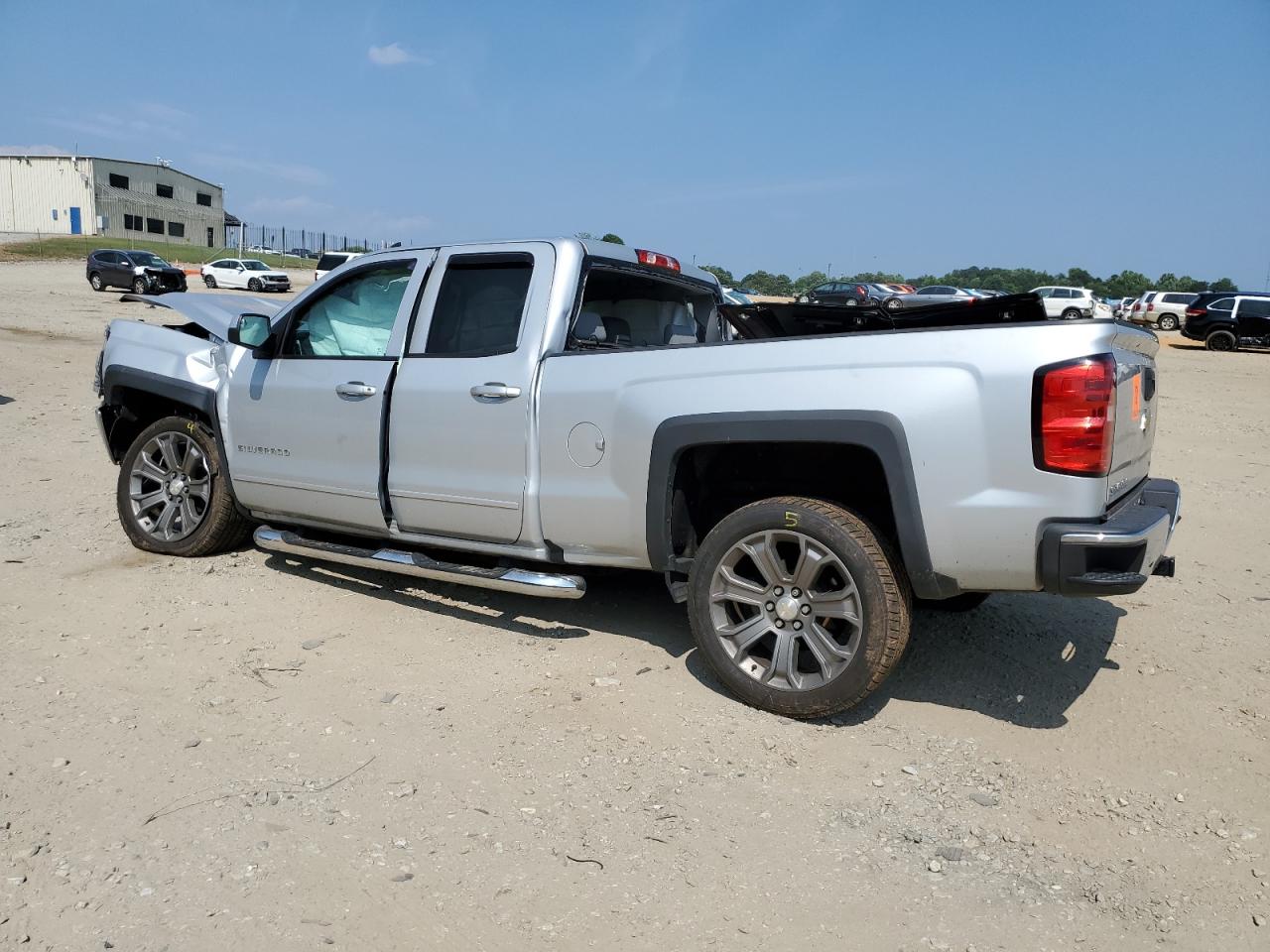 Photo 1 VIN: 1GCRCREC1HZ188590 - CHEVROLET SILVERADO 