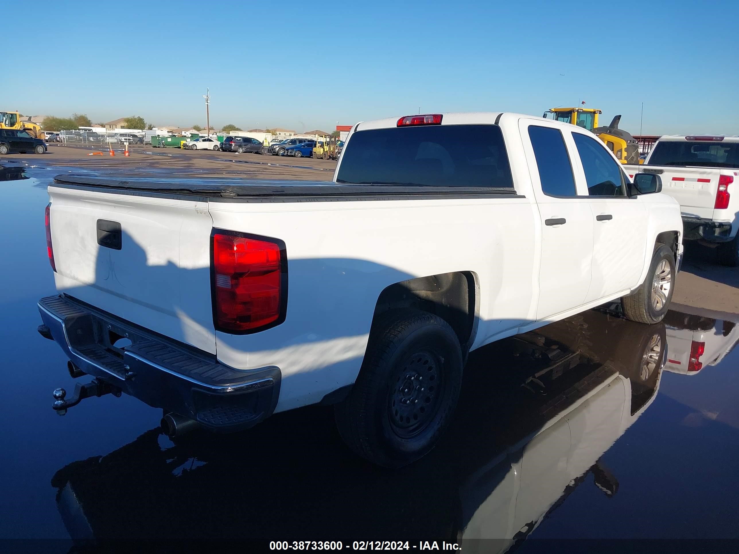 Photo 3 VIN: 1GCRCREC3EZ185847 - CHEVROLET SILVERADO 