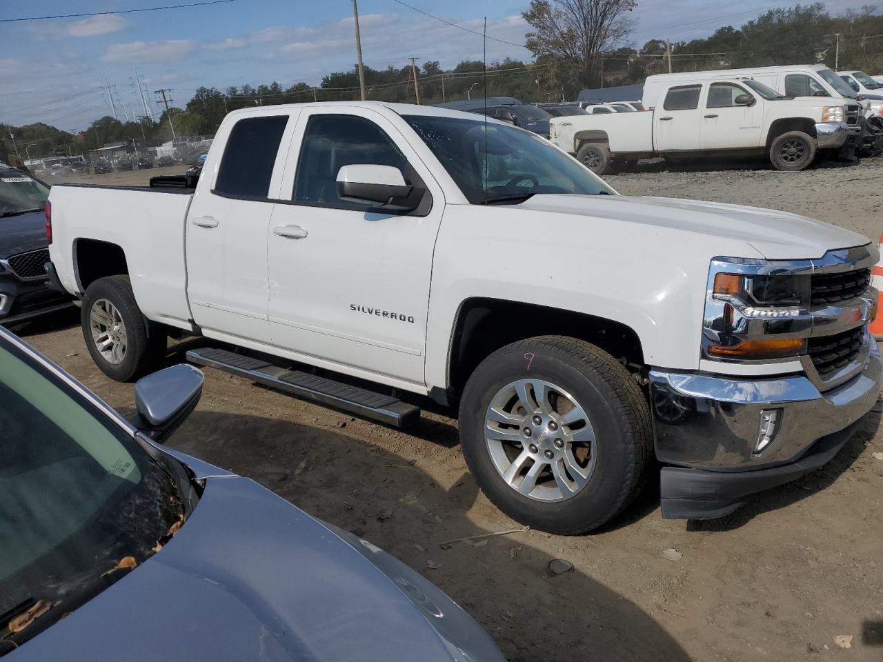 Photo 3 VIN: 1GCRCREC3JZ330881 - CHEVROLET SILVERADO 