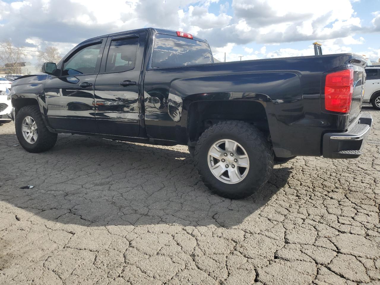 Photo 1 VIN: 1GCRCREC6JZ176666 - CHEVROLET SILVERADO 