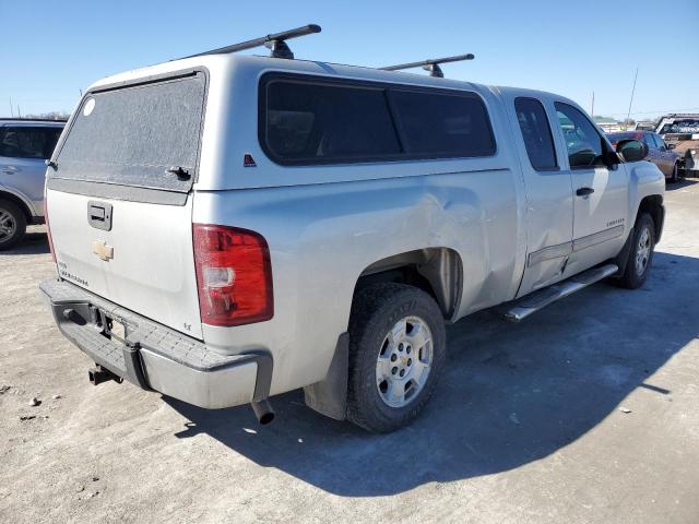 Photo 2 VIN: 1GCRCSE02BZ320051 - CHEVROLET SILVERADO 