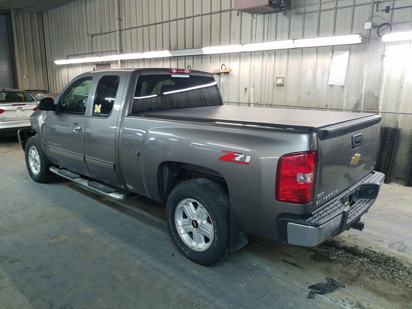 Photo 2 VIN: 1GCRCSE02BZ339909 - CHEVROLET SILVERADO 