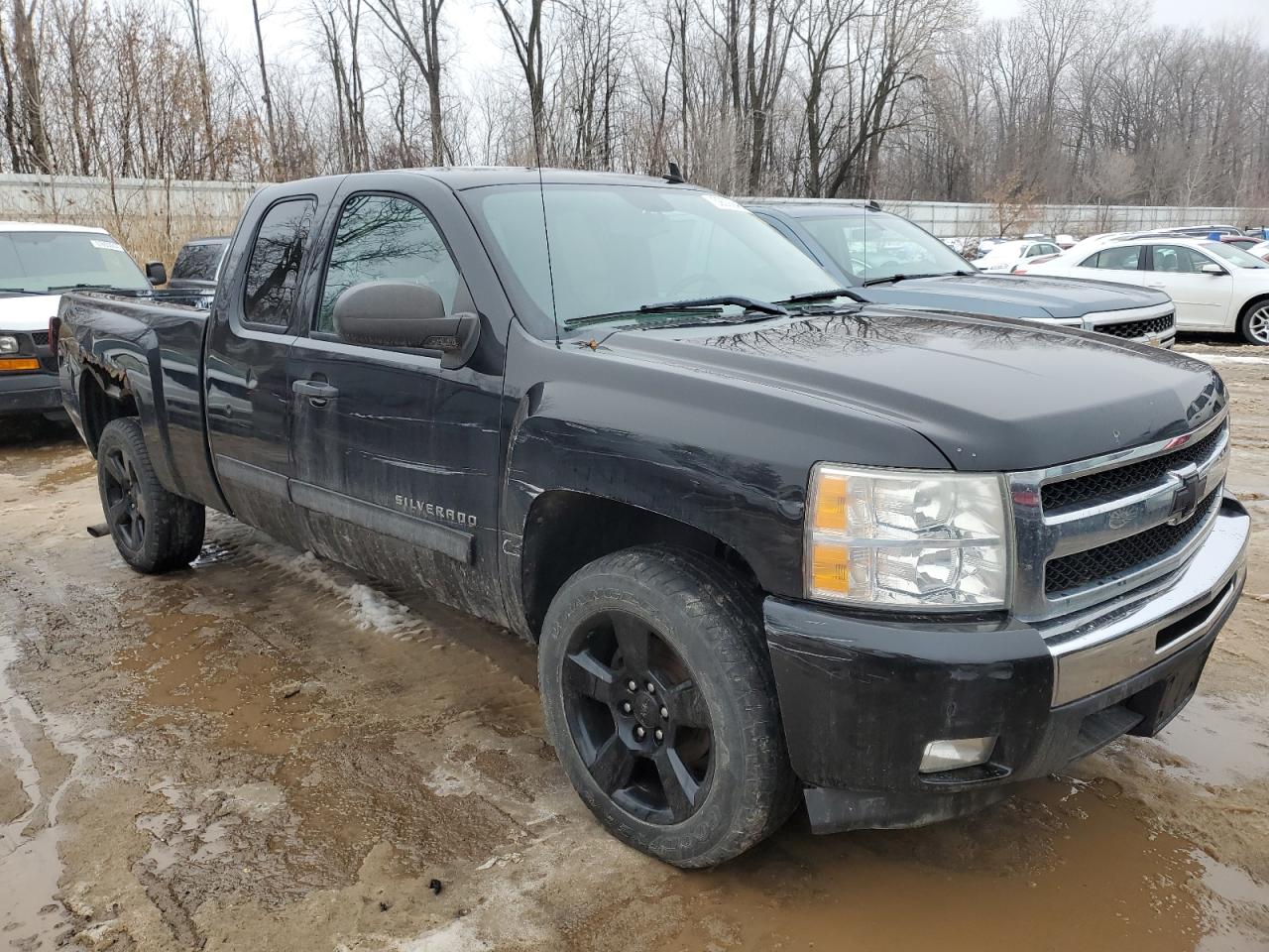 Photo 3 VIN: 1GCRCSE05BZ387470 - CHEVROLET SILVERADO 