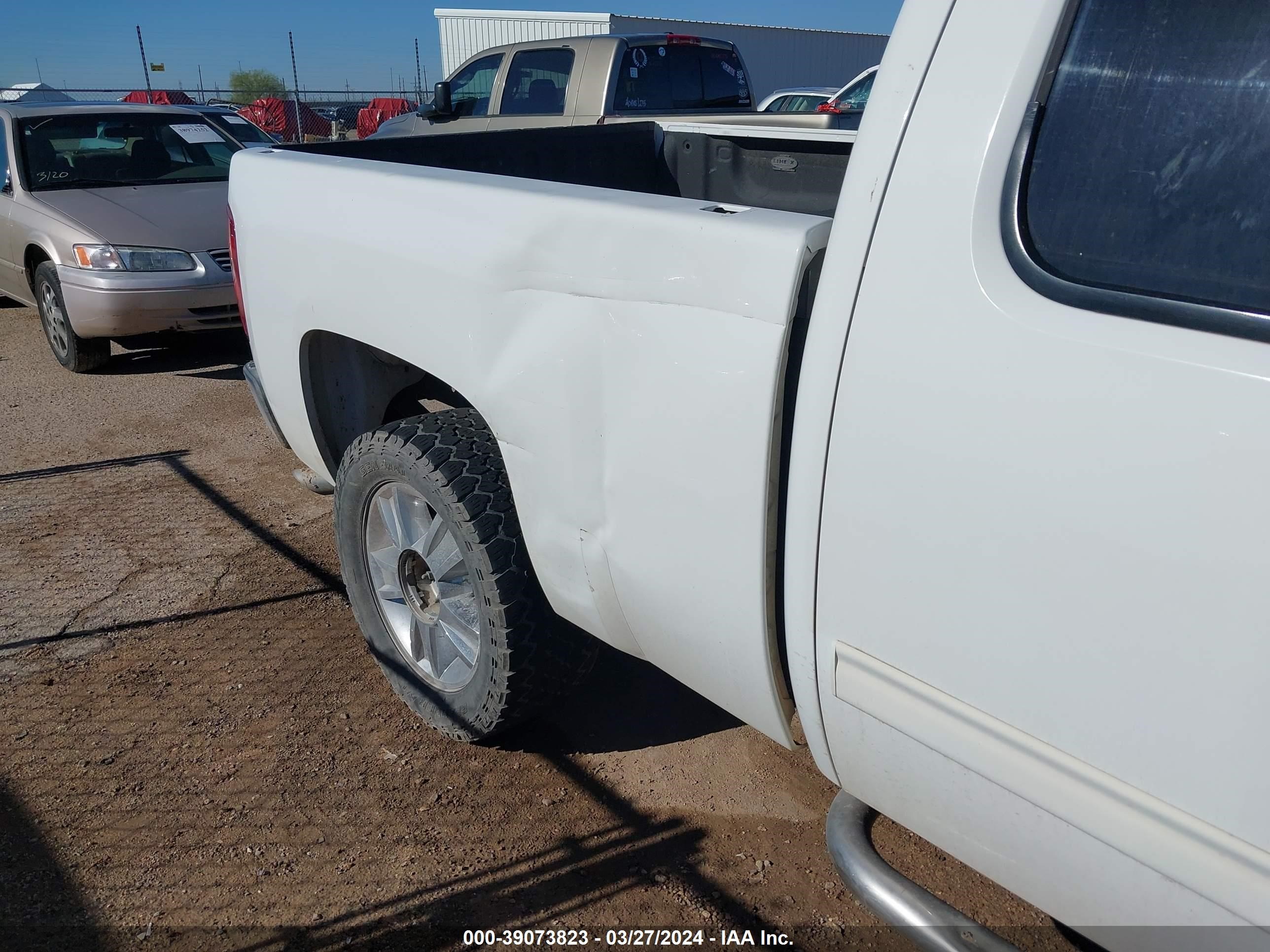 Photo 5 VIN: 1GCRCSE08DZ264068 - CHEVROLET SILVERADO 