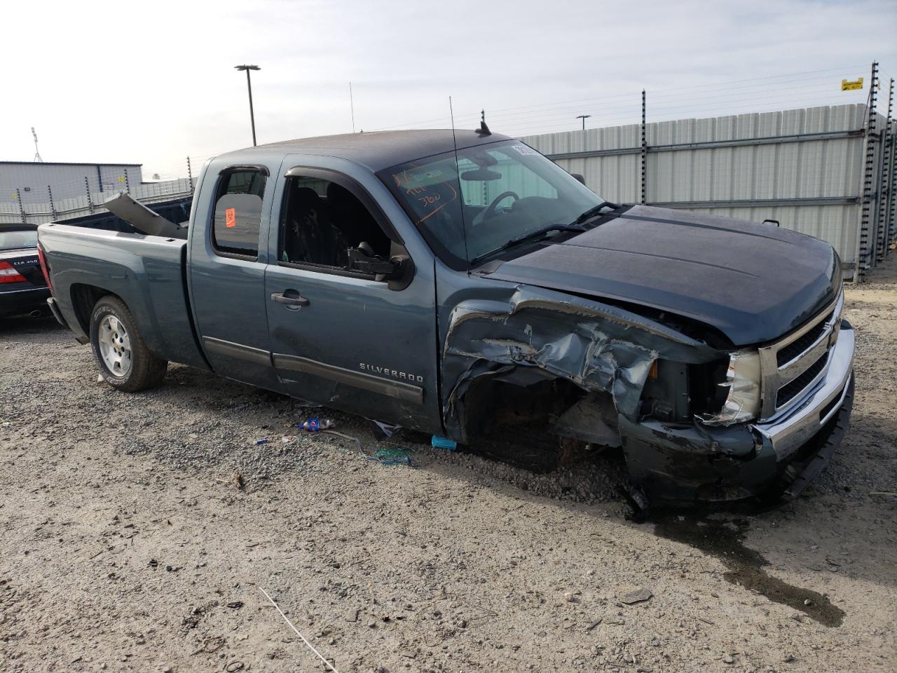 Photo 3 VIN: 1GCRCSE09BZ182654 - CHEVROLET SILVERADO 