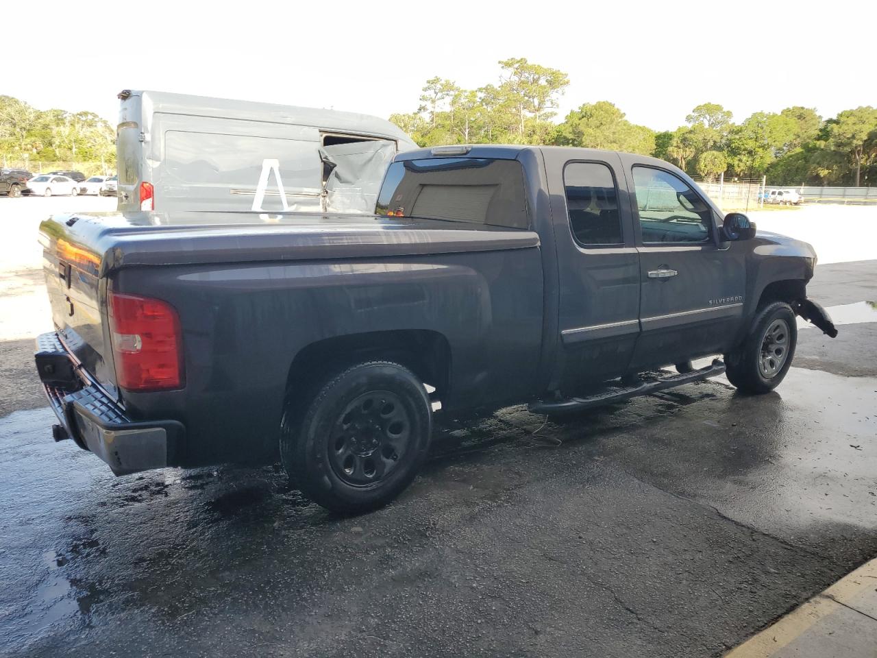 Photo 2 VIN: 1GCRCSE0XBZ109020 - CHEVROLET SILVERADO 