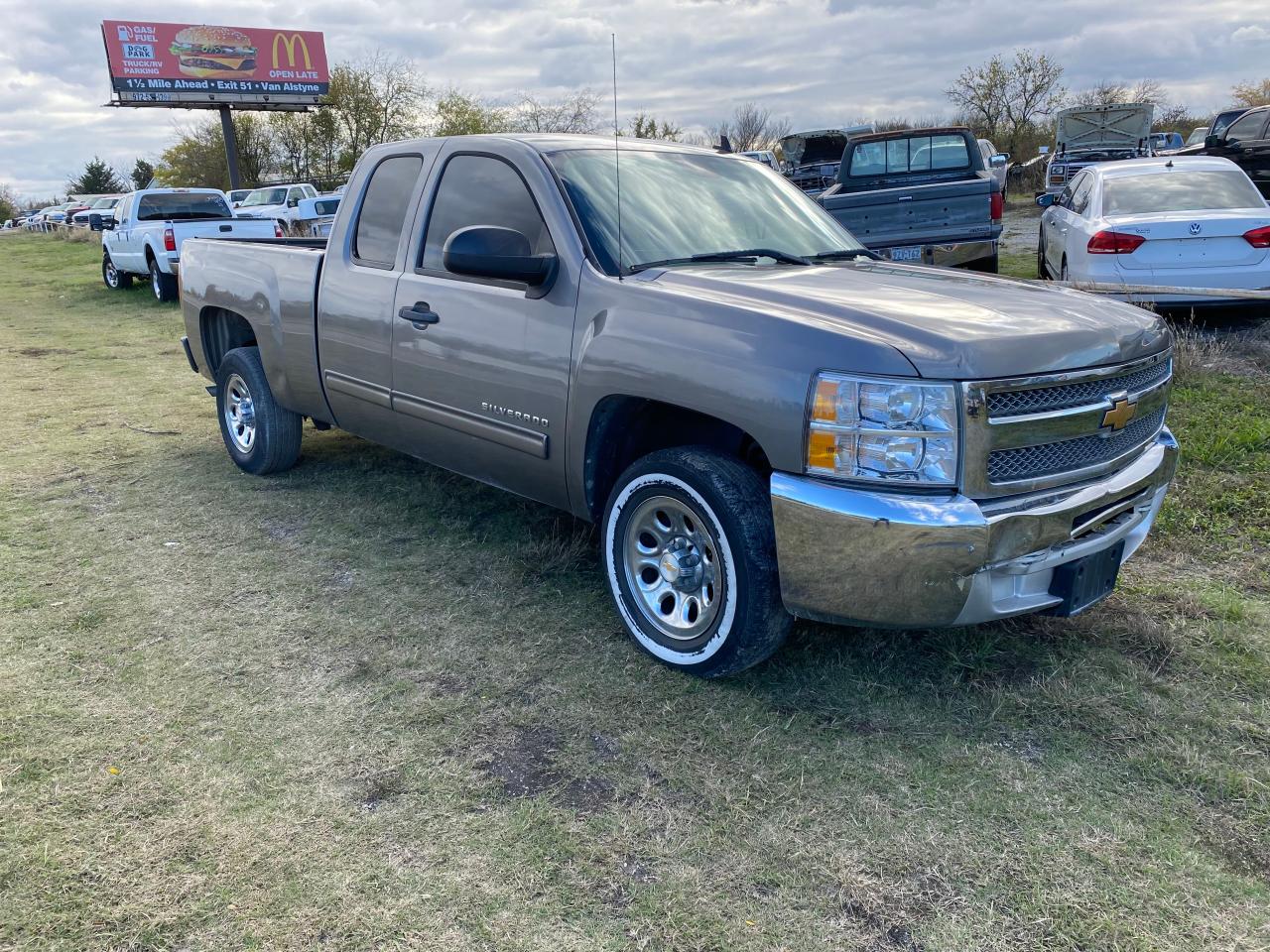 Photo 1 VIN: 1GCRCSEA5DZ177561 - CHEVROLET SILVERADO 