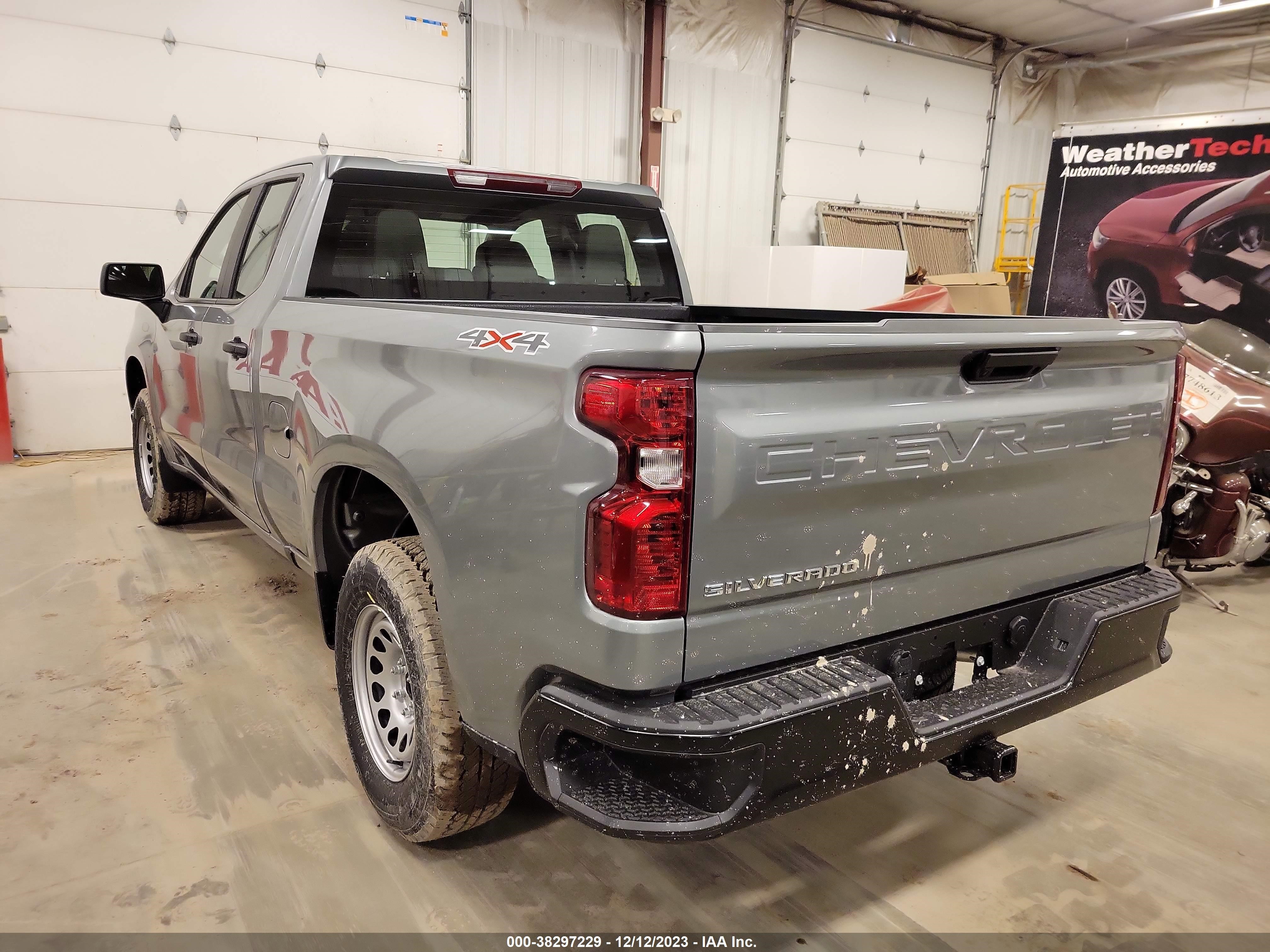 Photo 2 VIN: 1GCRDAED5RZ200829 - CHEVROLET SILVERADO 