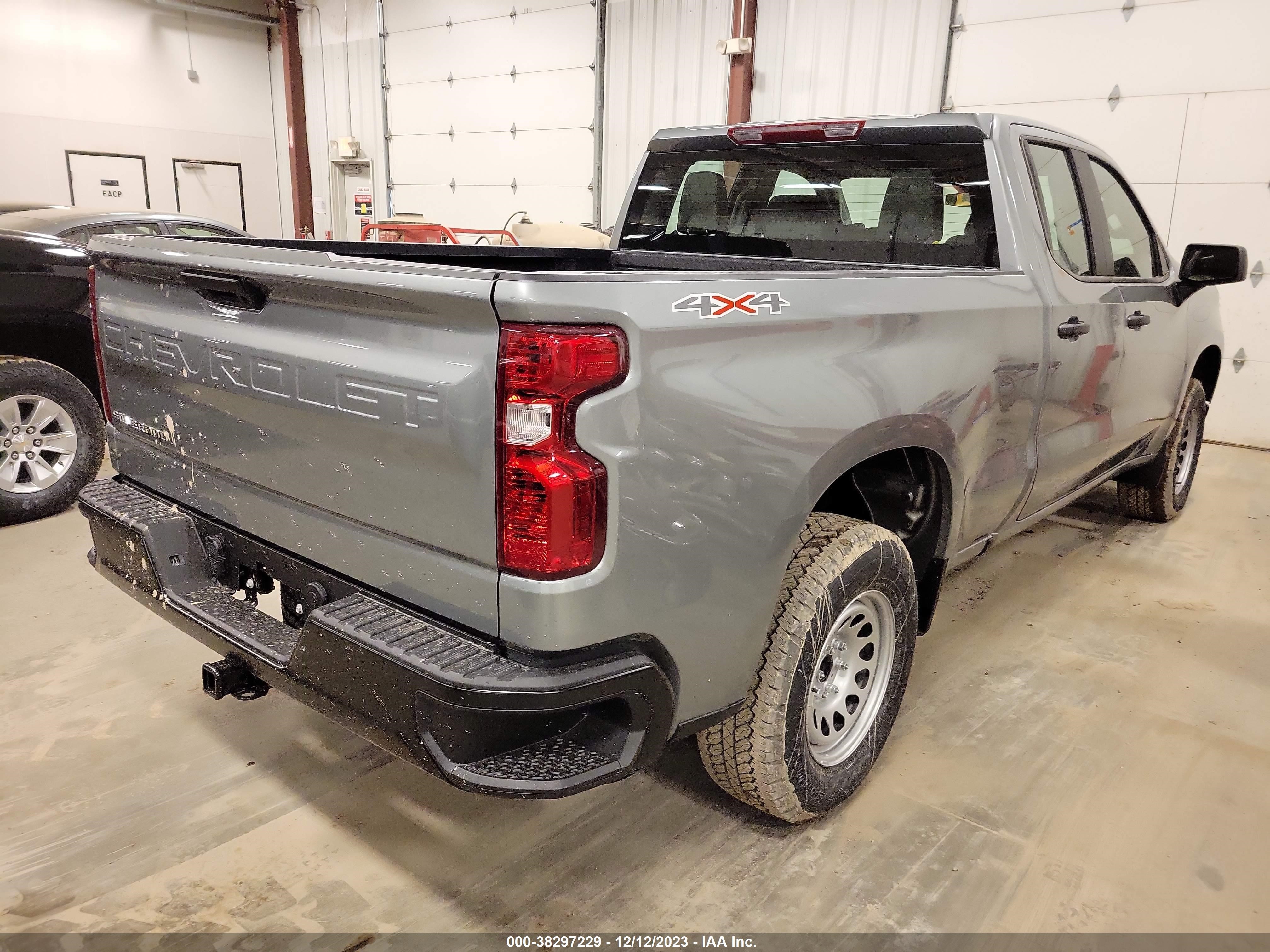 Photo 3 VIN: 1GCRDAED5RZ200829 - CHEVROLET SILVERADO 