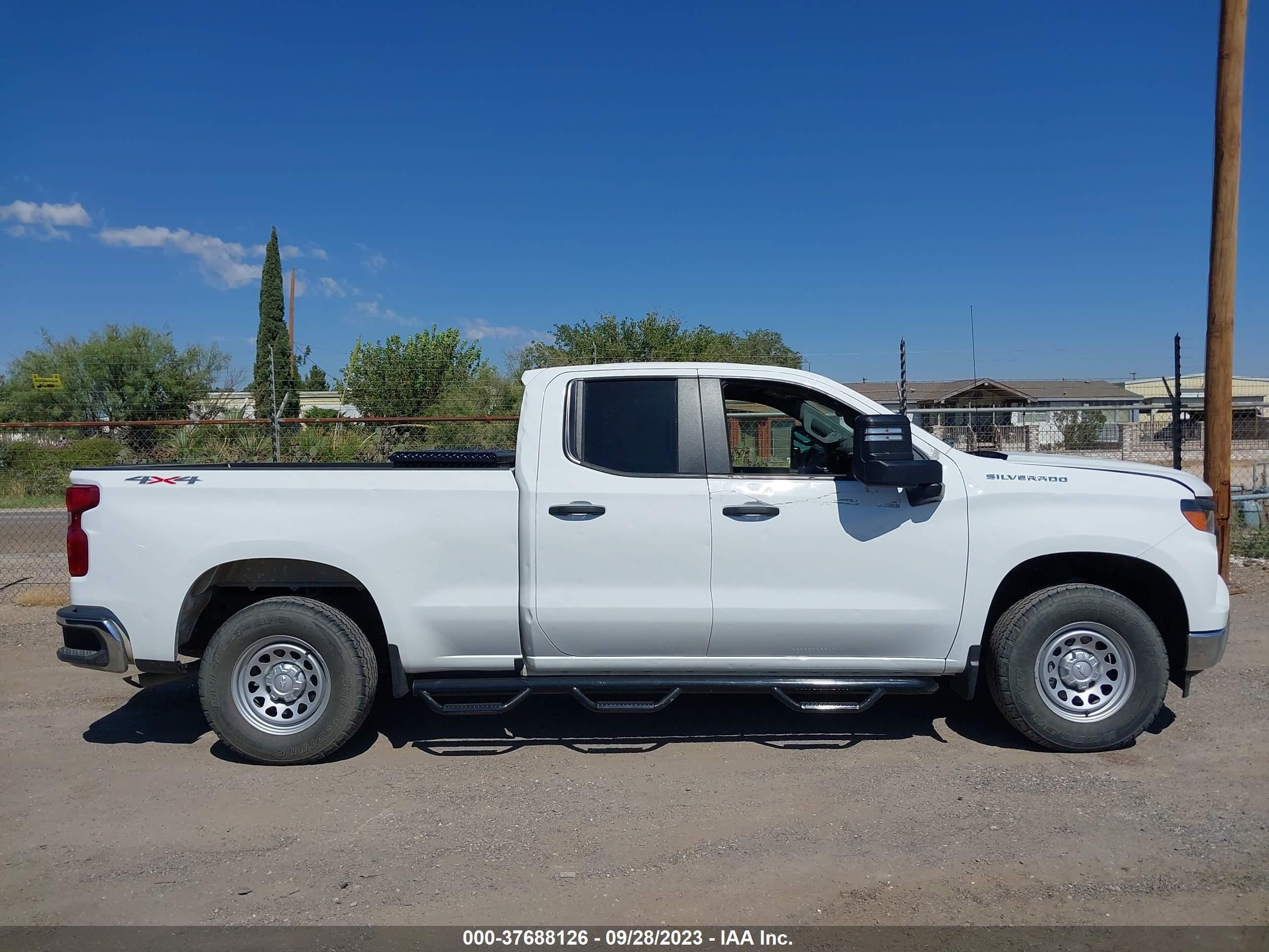 Photo 12 VIN: 1GCRDAED8PZ135987 - CHEVROLET SILVERADO 