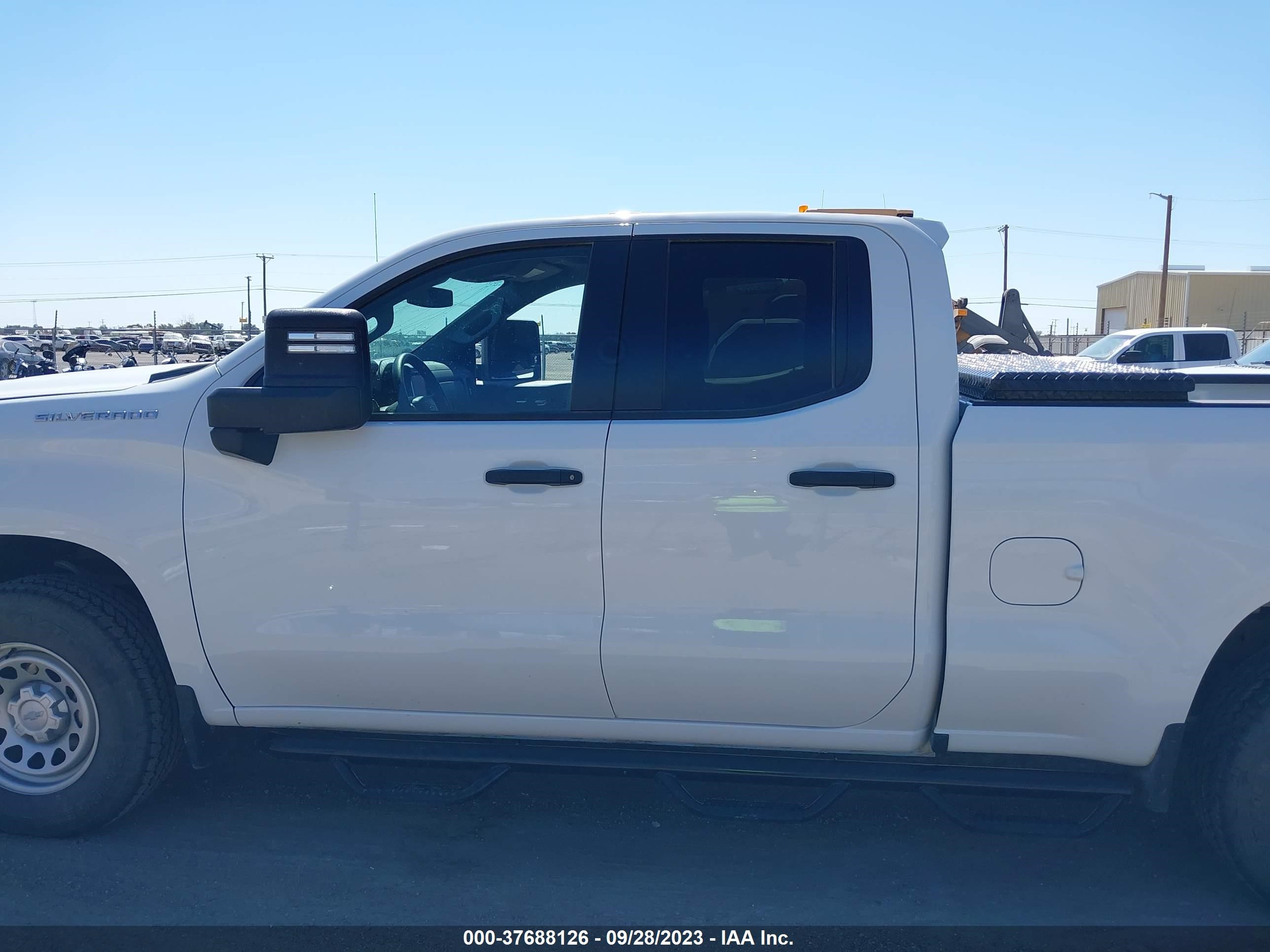 Photo 13 VIN: 1GCRDAED8PZ135987 - CHEVROLET SILVERADO 