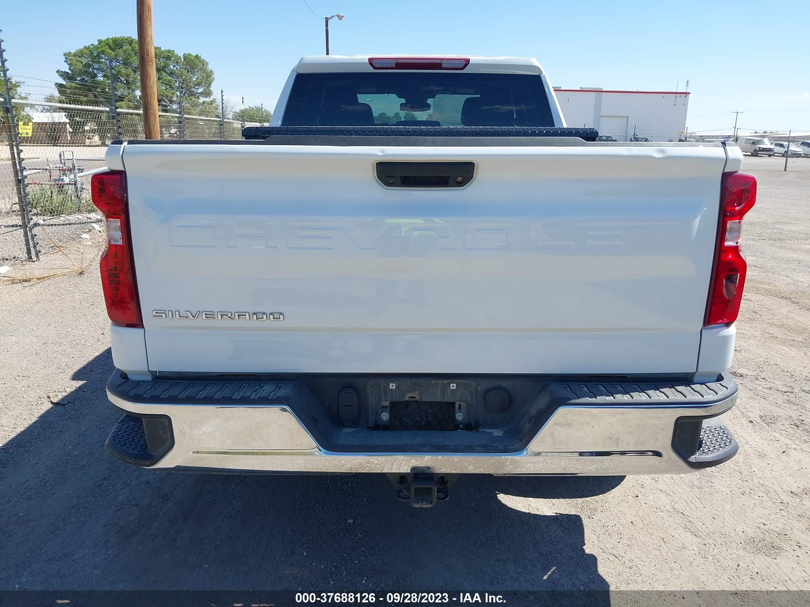 Photo 15 VIN: 1GCRDAED8PZ135987 - CHEVROLET SILVERADO 