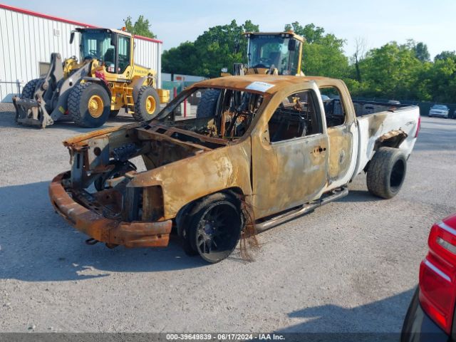 Photo 1 VIN: 1GCRKPE36BZ410281 - CHEVROLET SILVERADO 