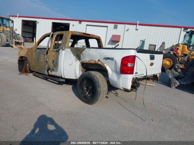 Photo 2 VIN: 1GCRKPE36BZ410281 - CHEVROLET SILVERADO 