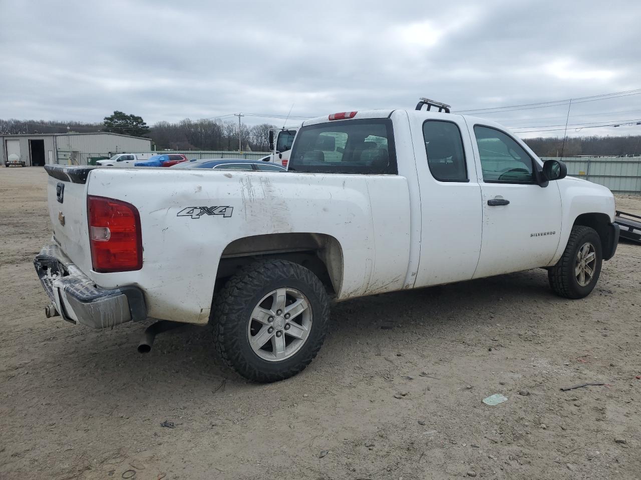 Photo 2 VIN: 1GCRKPE75CZ251581 - CHEVROLET SILVERADO 