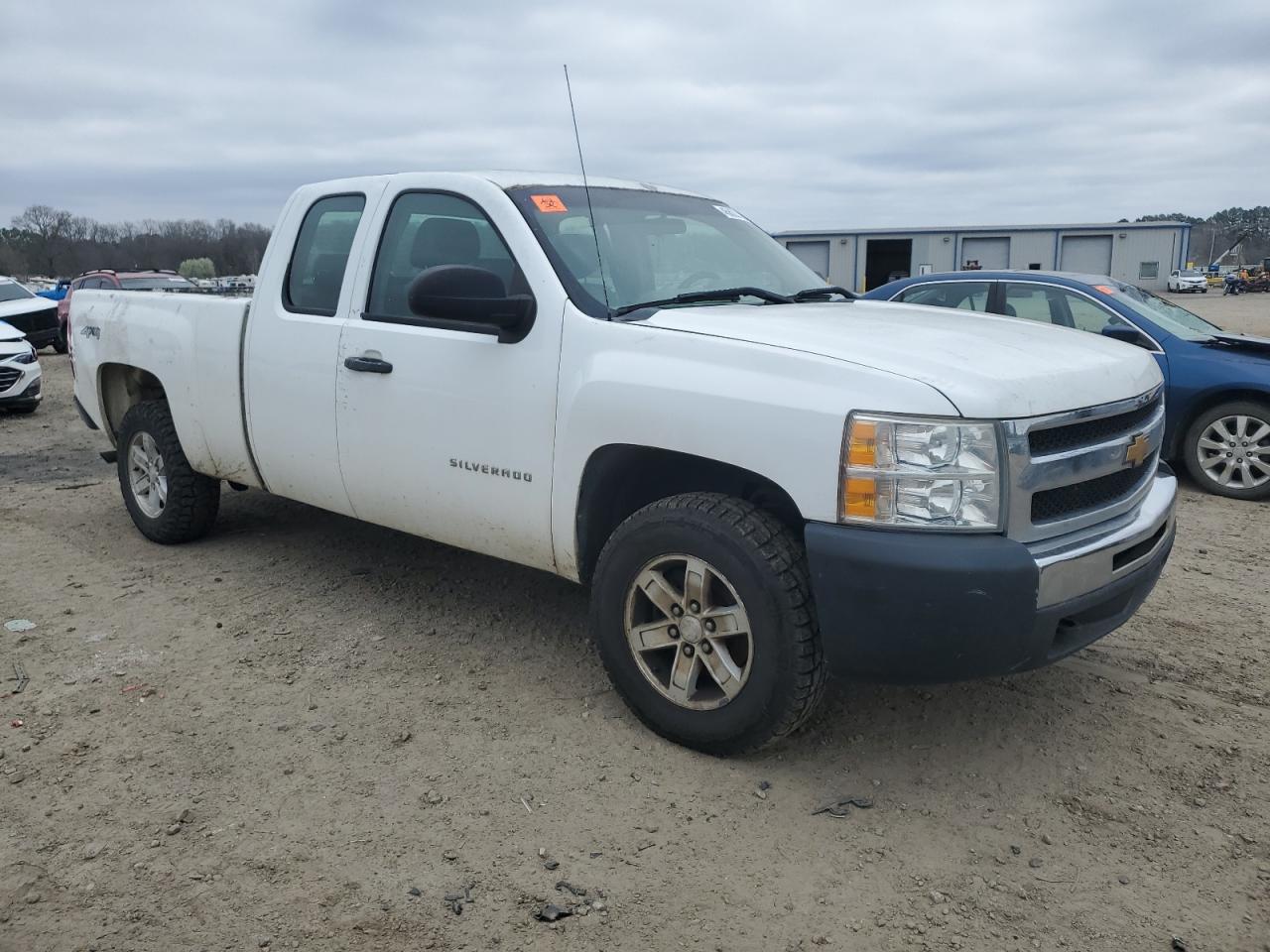 Photo 3 VIN: 1GCRKPE75CZ251581 - CHEVROLET SILVERADO 