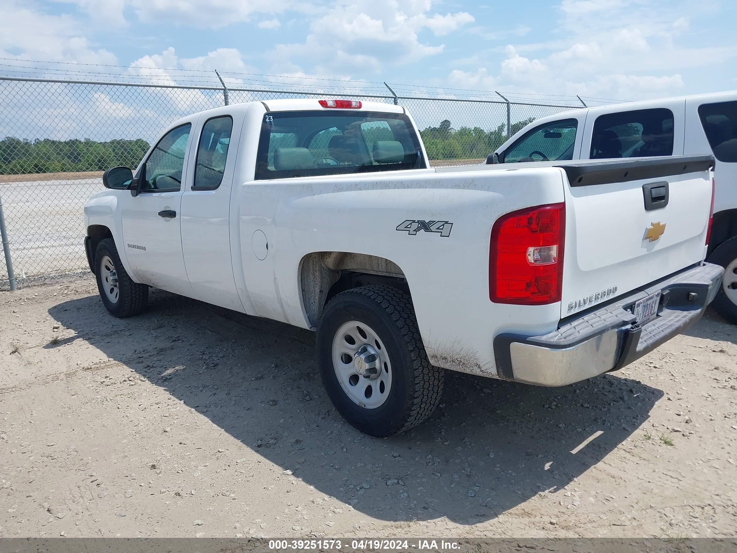 Photo 2 VIN: 1GCRKPEA2DZ203534 - CHEVROLET SILVERADO 