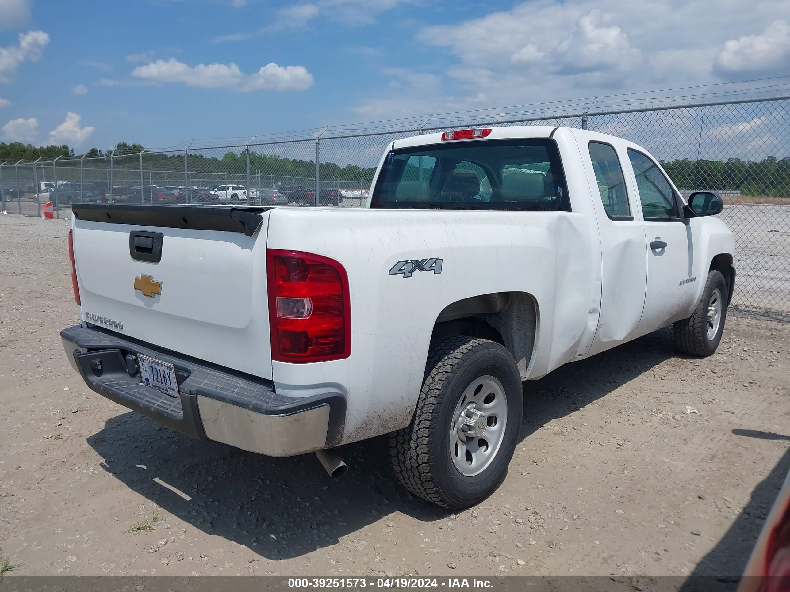 Photo 3 VIN: 1GCRKPEA2DZ203534 - CHEVROLET SILVERADO 