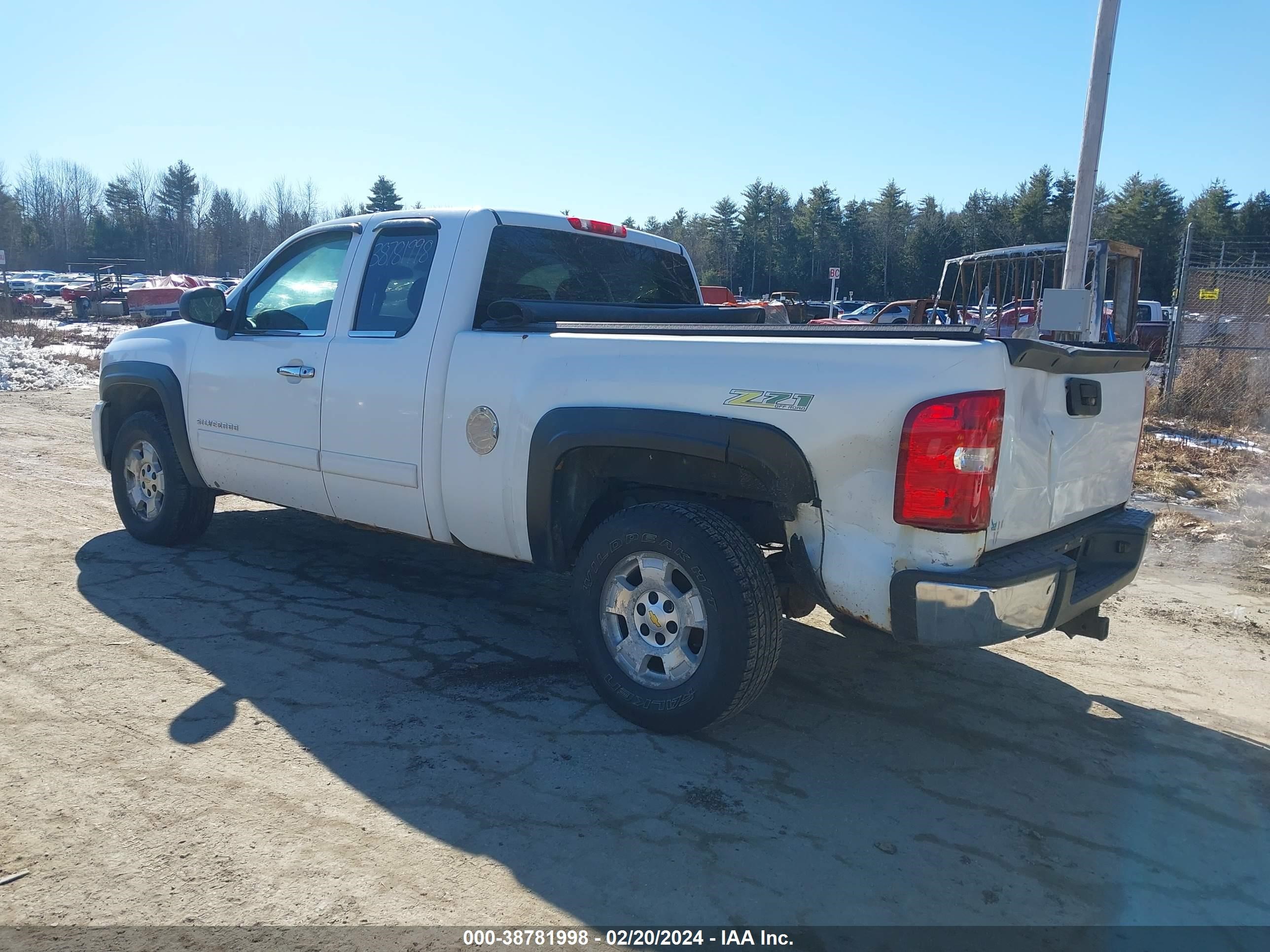 Photo 2 VIN: 1GCRKREA2BZ188459 - CHEVROLET SILVERADO 