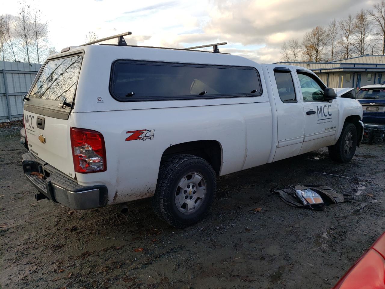 Photo 2 VIN: 1GCRKSE00BZ185445 - CHEVROLET SILVERADO 