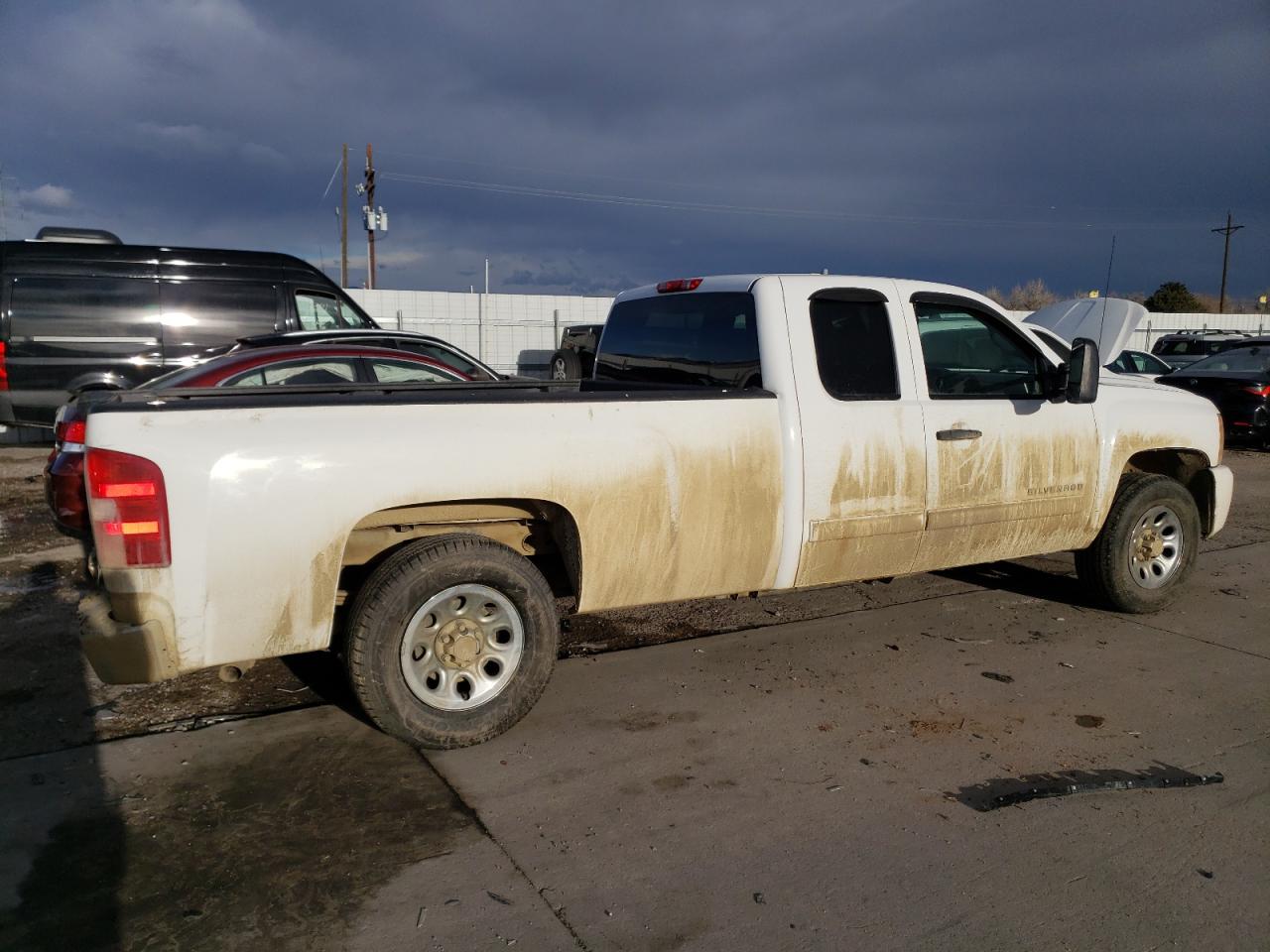 Photo 2 VIN: 1GCRKSE01BZ417096 - CHEVROLET SILVERADO 