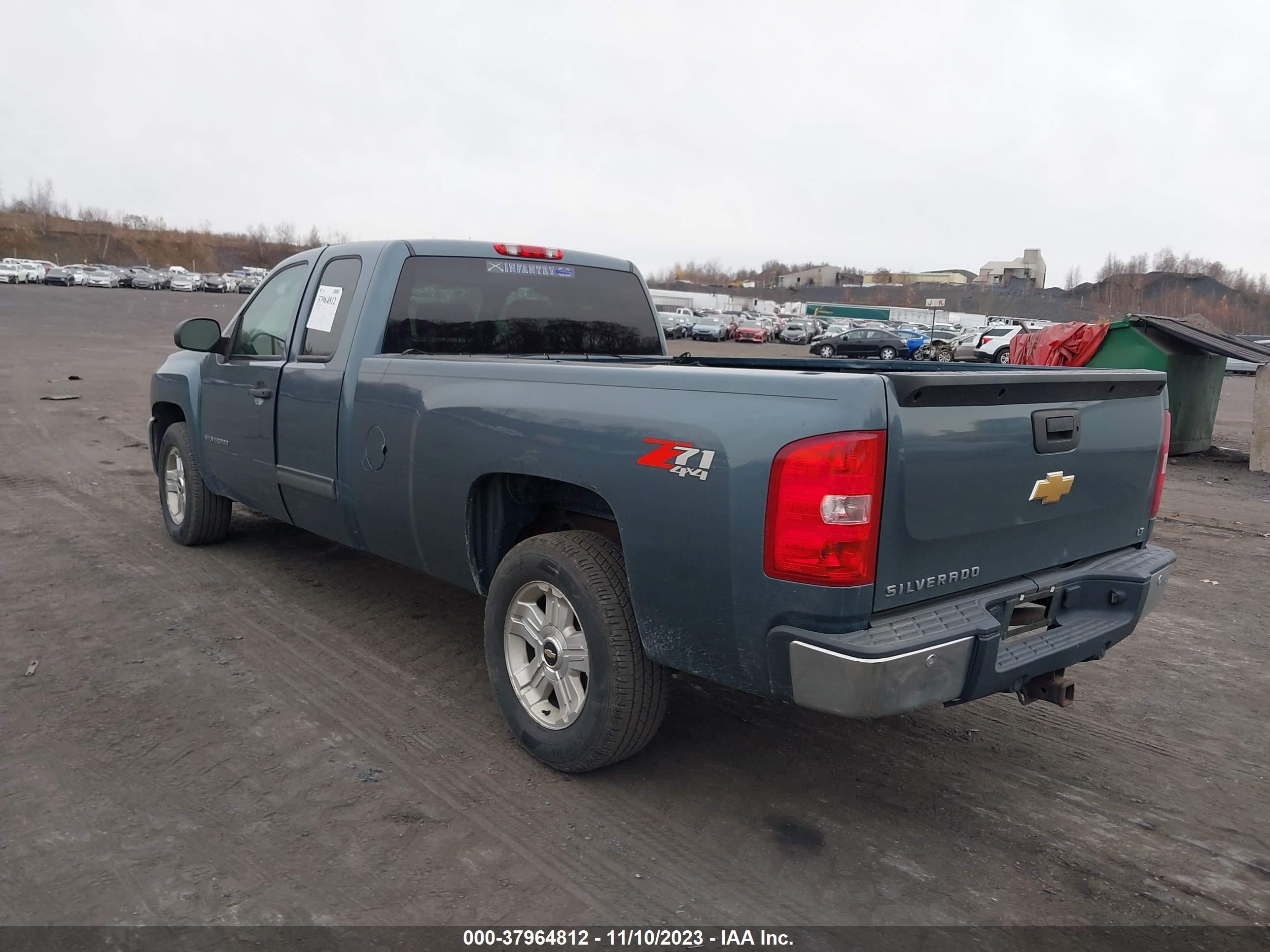 Photo 2 VIN: 1GCRKSE07DZ294441 - CHEVROLET SILVERADO 