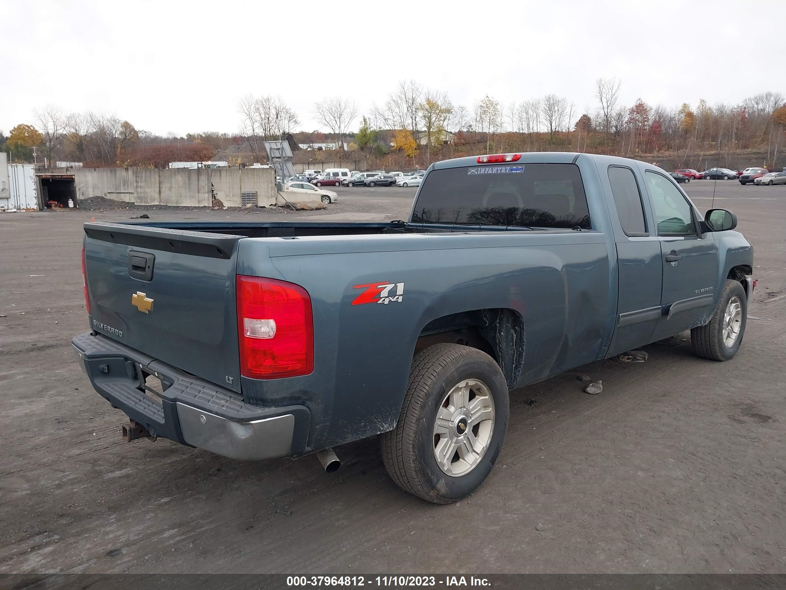 Photo 3 VIN: 1GCRKSE07DZ294441 - CHEVROLET SILVERADO 